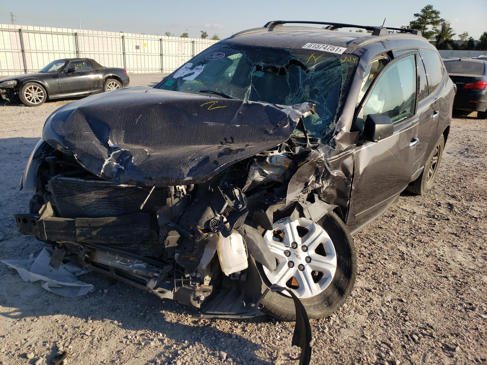 Photo 2 from auction – 2014 CHEVROLET TRAVERSE L with VIN 1GNKRFKD7EJ347335