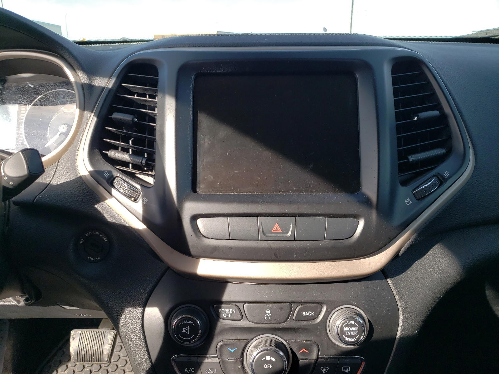 Photo 9 from auction – 2014 JEEP CHEROKEE L with VIN 1C4PJMCS2EW298362