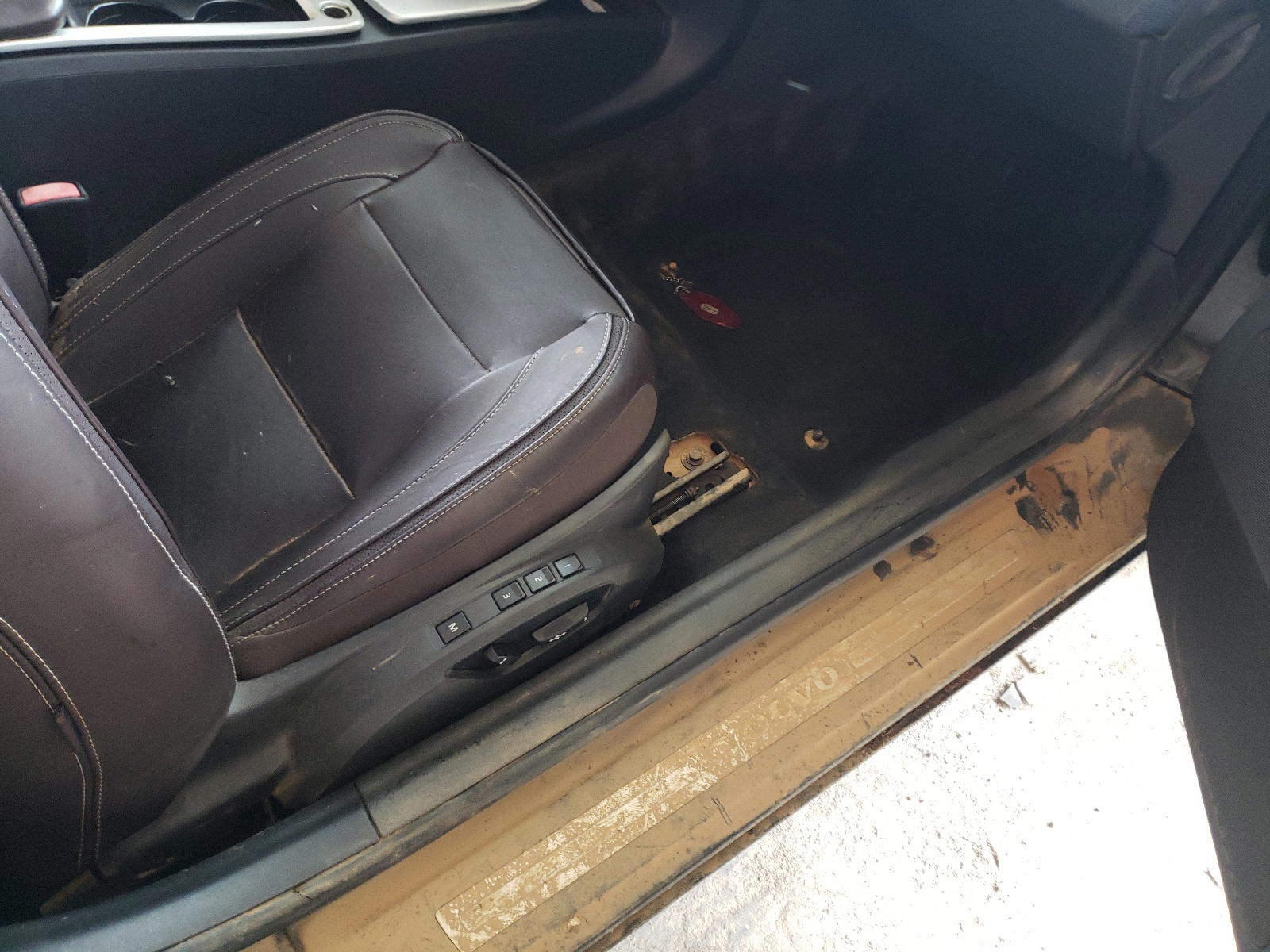 Photo 9 from auction – 2012 VOLVO C70 T5 with VIN YV1672MC4CJ131334