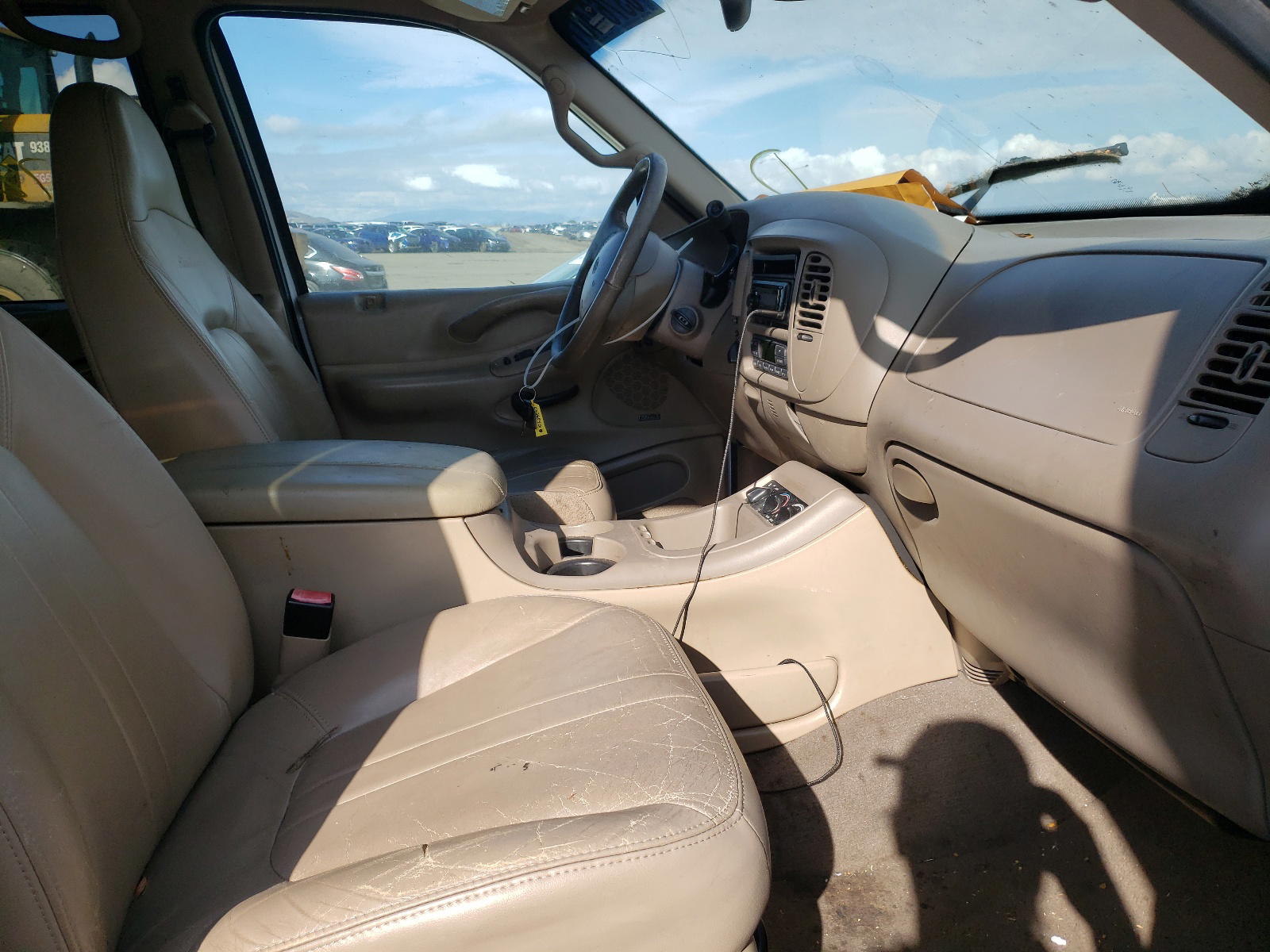 Photo 5 from auction – 2002 FORD EXPEDITION with VIN 1FMPU18L62LA11041