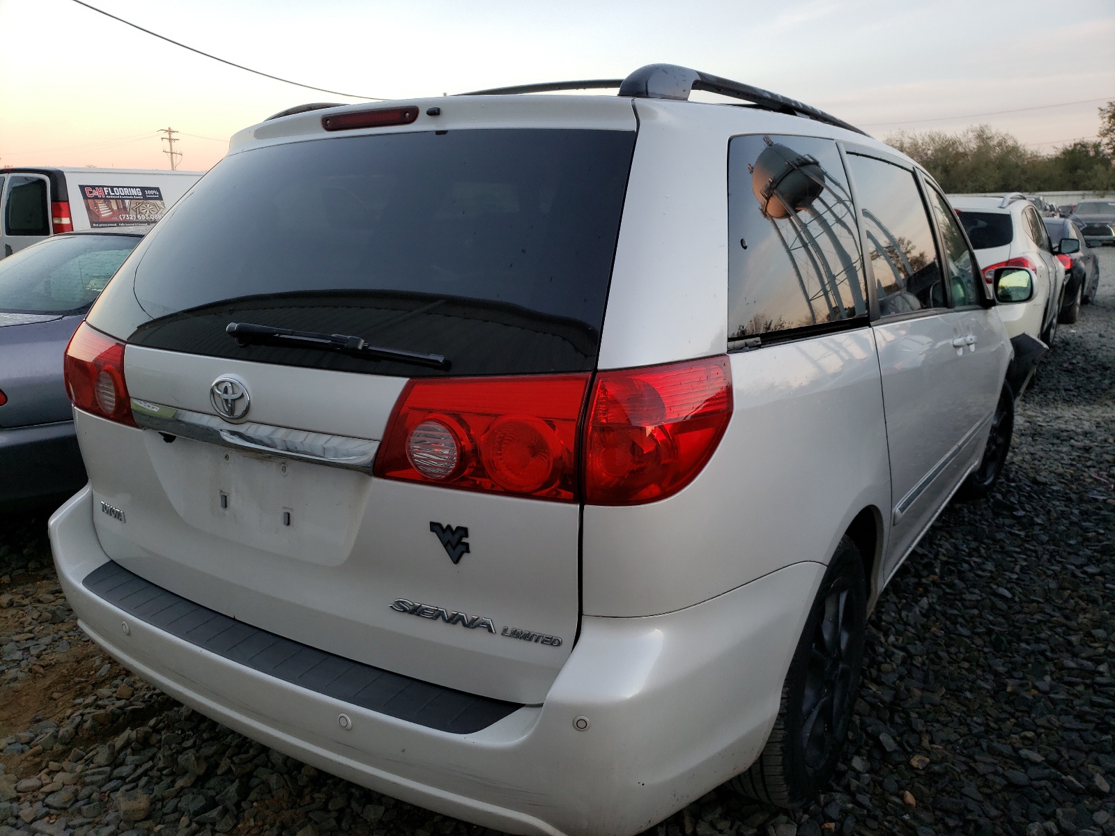 Photo 4 from auction – 2006 TOYOTA SIENNA XLE with VIN 5TDZA22C96S577140