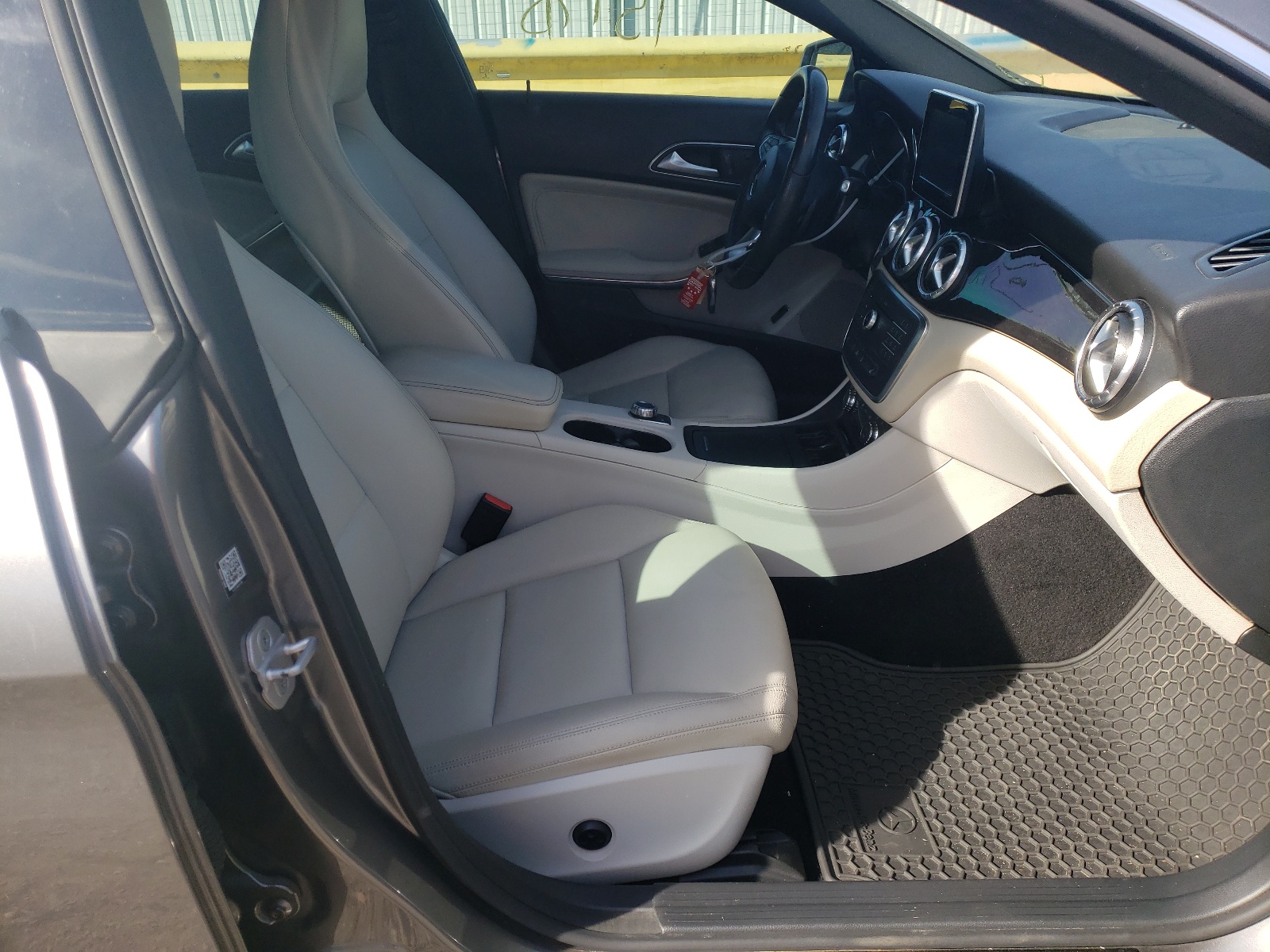Photo 5 from auction – 2015 MERCEDES-BENZ CLA 250 with VIN WDDSJ4EB2FN252888