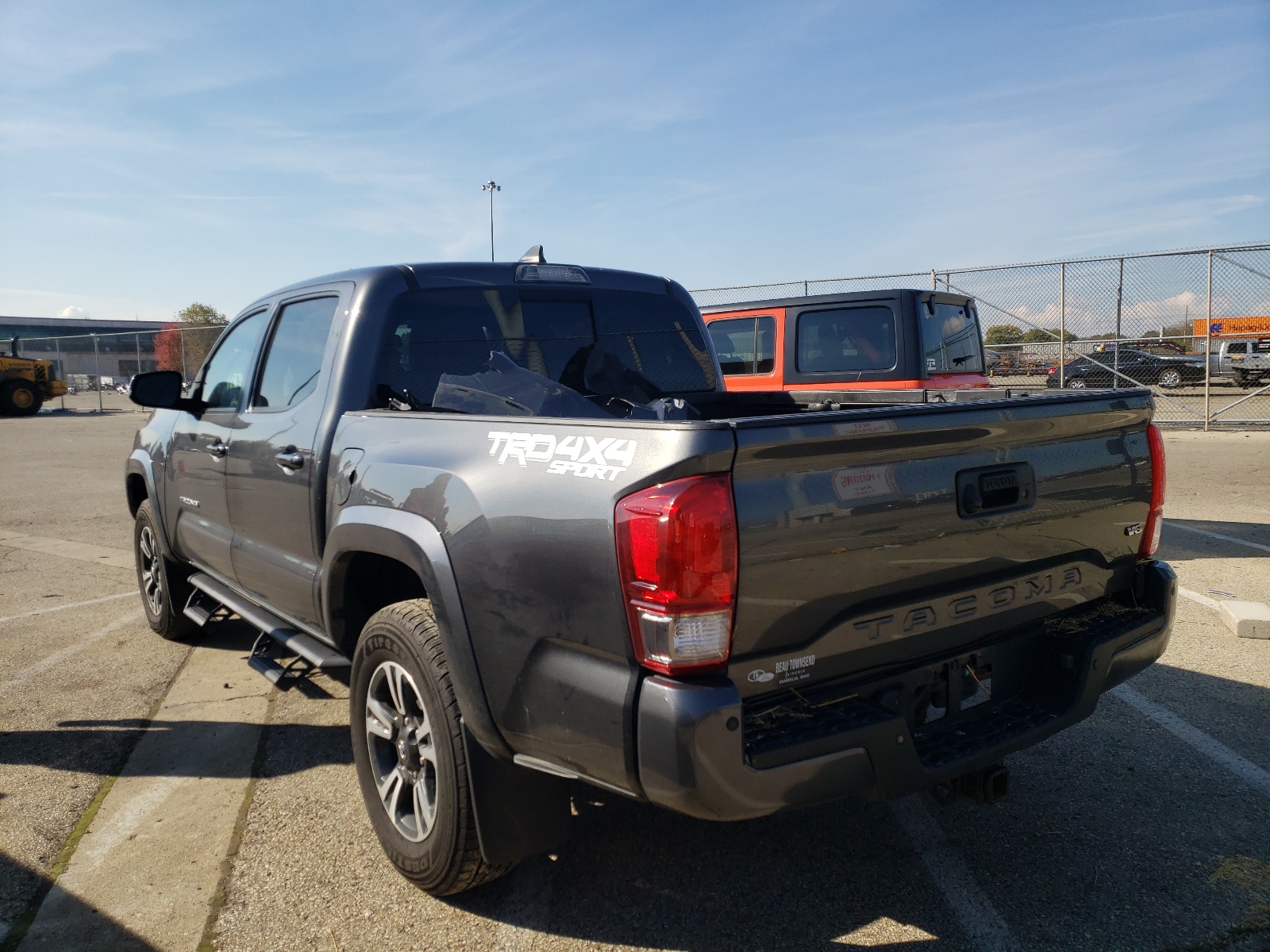 Photo 3 from auction – 2017 TOYOTA TACOMA DOU with VIN 3TMCZ5AN2HM073096