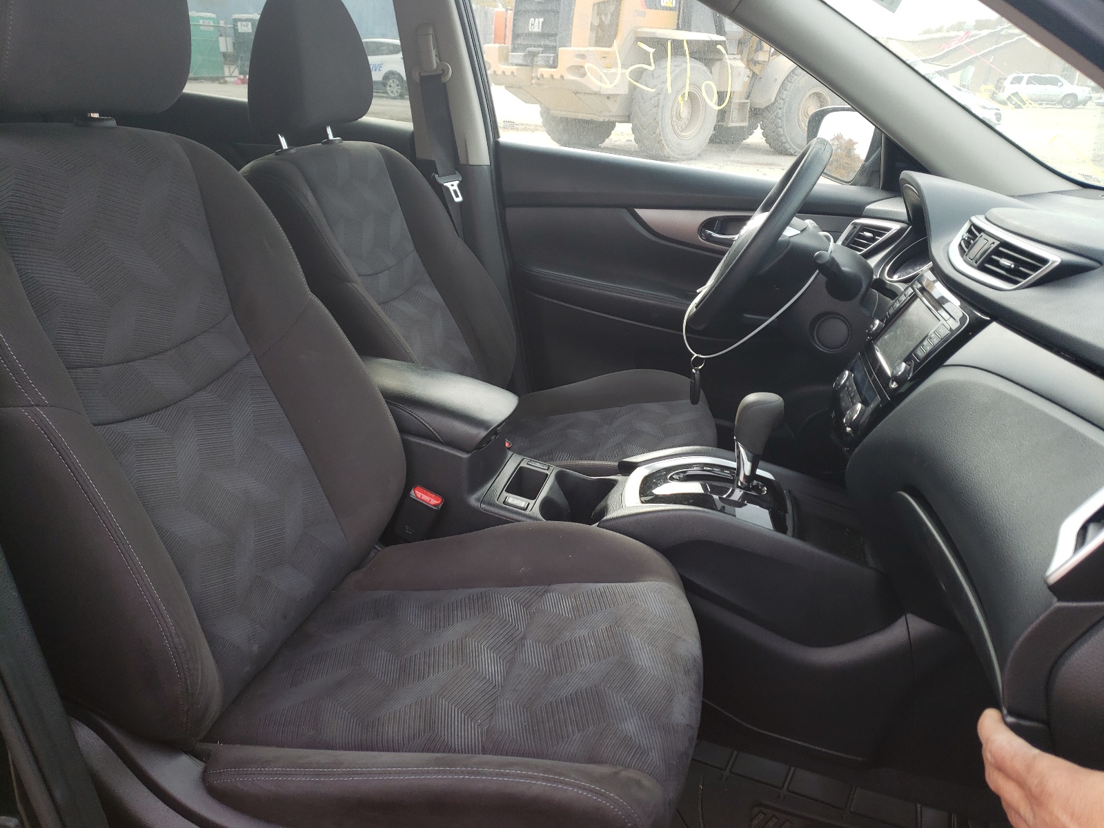 Photo 5 from auction – 2015 NISSAN ROGUE S with VIN KNMAT2MV8FP571779