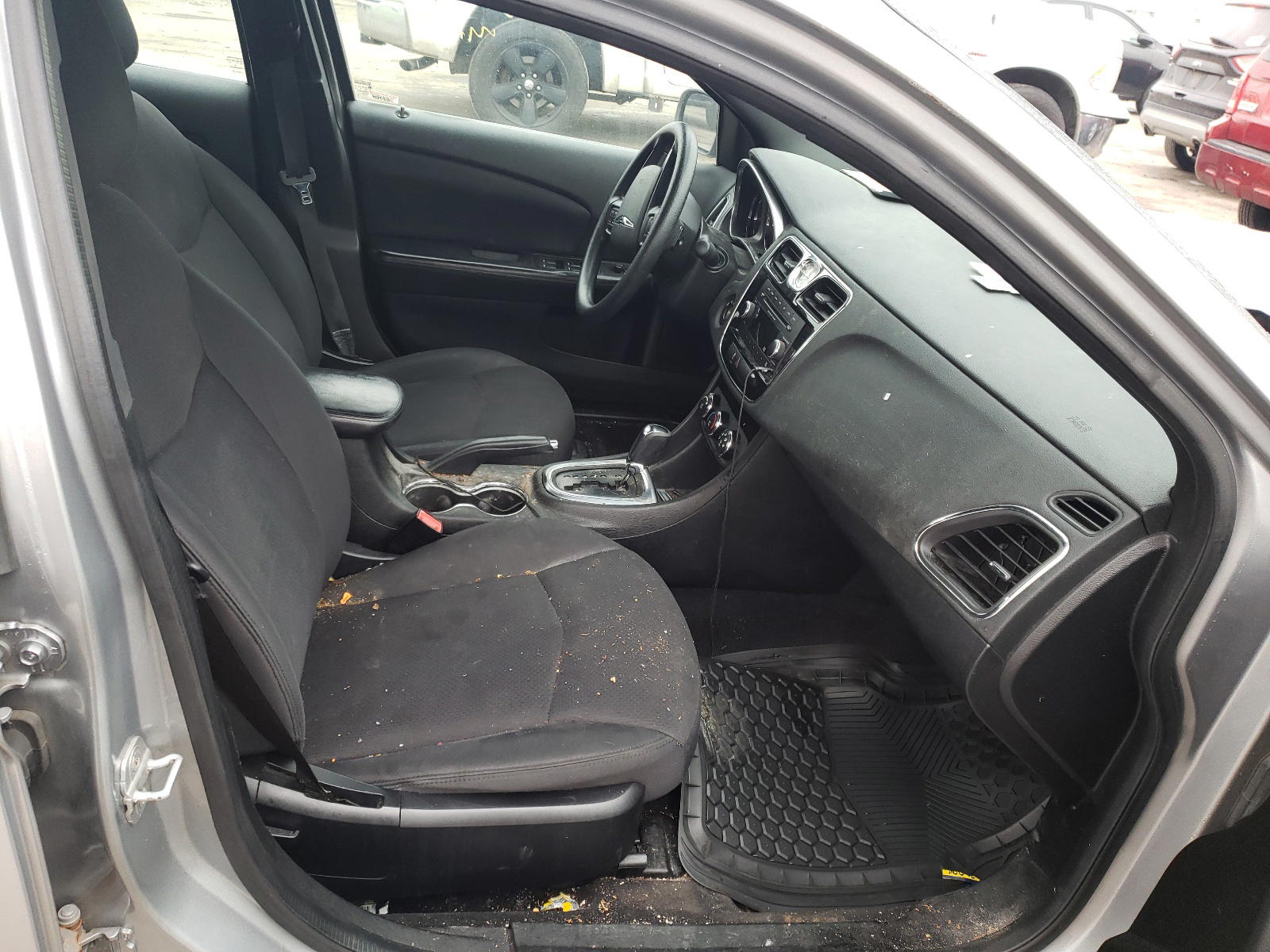 Photo 5 from auction – 2014 CHRYSLER 200 LX with VIN 1C3CCBAB4EN123220