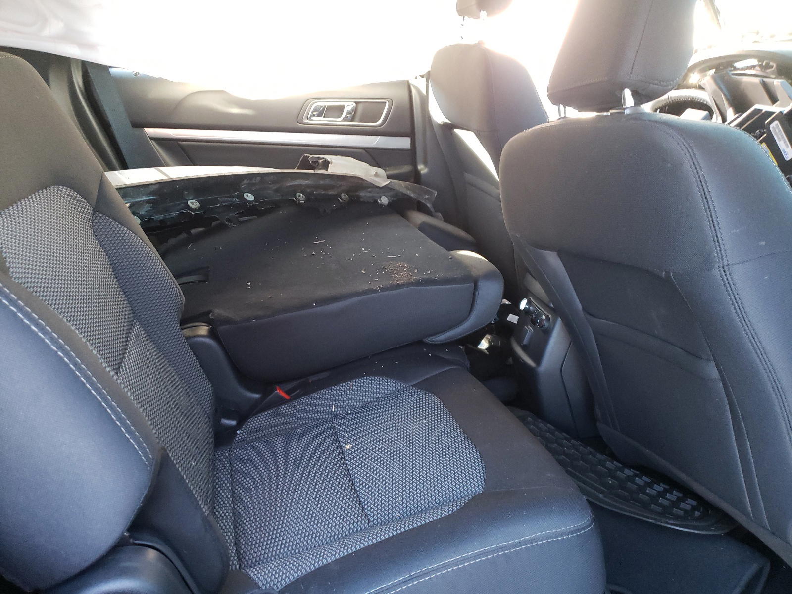 Photo 6 from auction – 2019 FORD EXPLORER X with VIN 1FM5K8DH2KGA15071