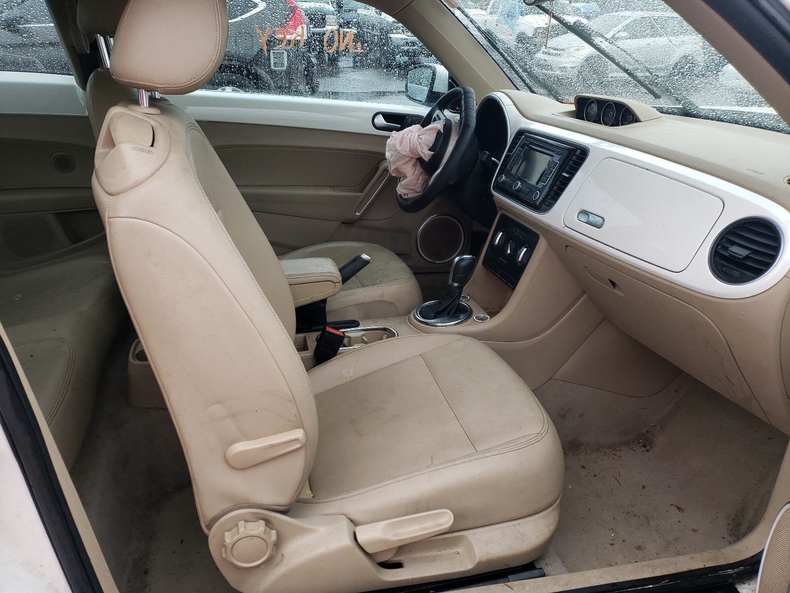 Photo 5 from auction – 2013 VOLKSWAGEN BEETLE with VIN 3VWJL7AT4DM632366