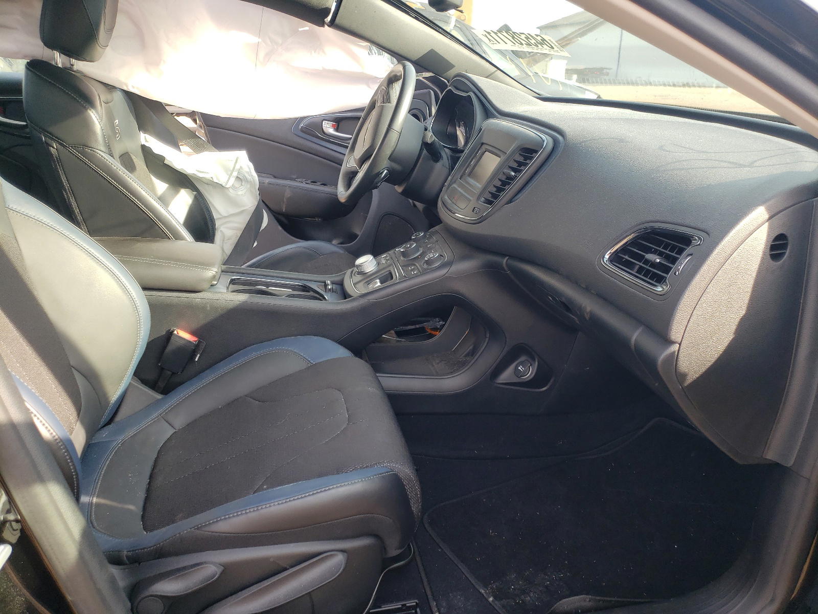 Photo 5 from auction – 2016 CHRYSLER 200 S with VIN 1C3CCCDGXGN176424