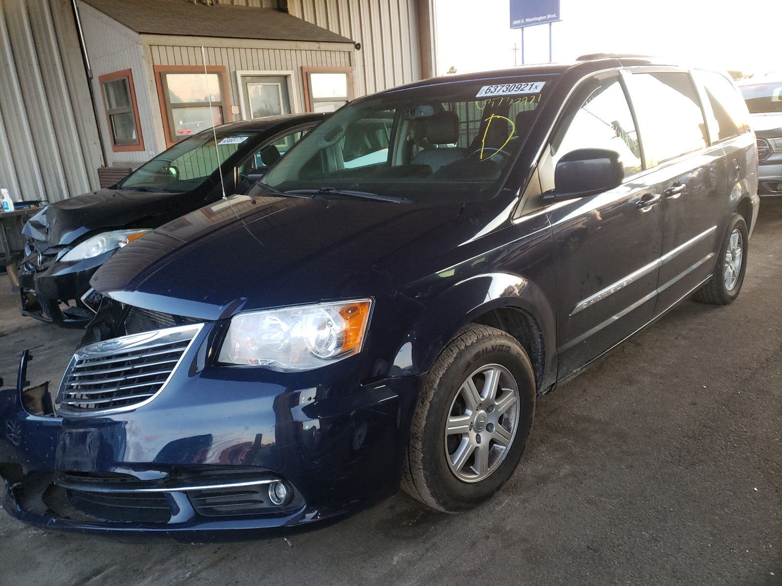 Photo 2 from auction – 2012 CHRYSLER TOWN & COU with VIN 2C4RC1BGXCR330589