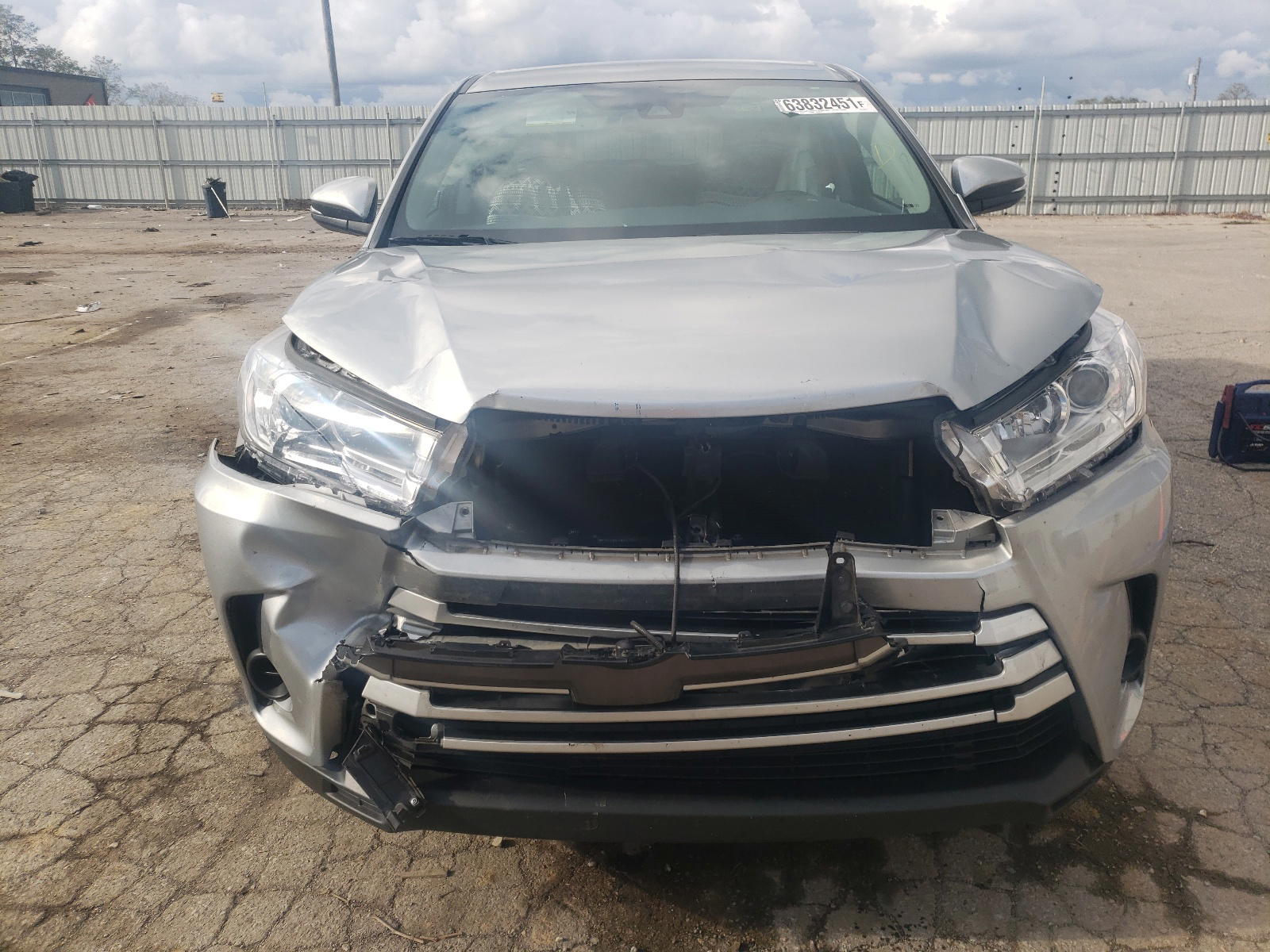 Photo 9 from auction – 2017 TOYOTA HIGHLANDER with VIN 5TDBZRFH5HS427814