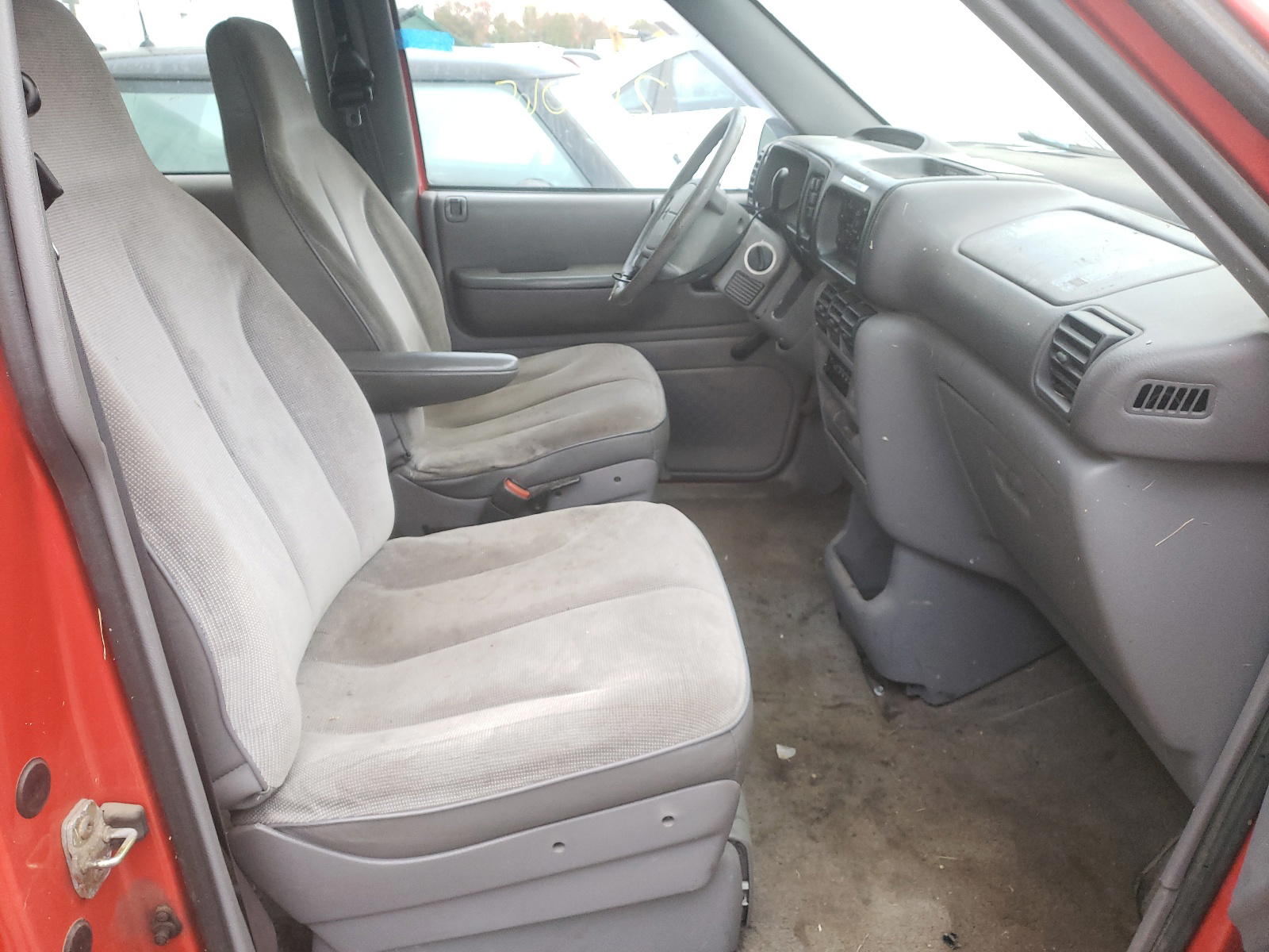 Photo 5 from auction – 1995 DODGE CARAVAN with VIN 2B4GH2531SR262654