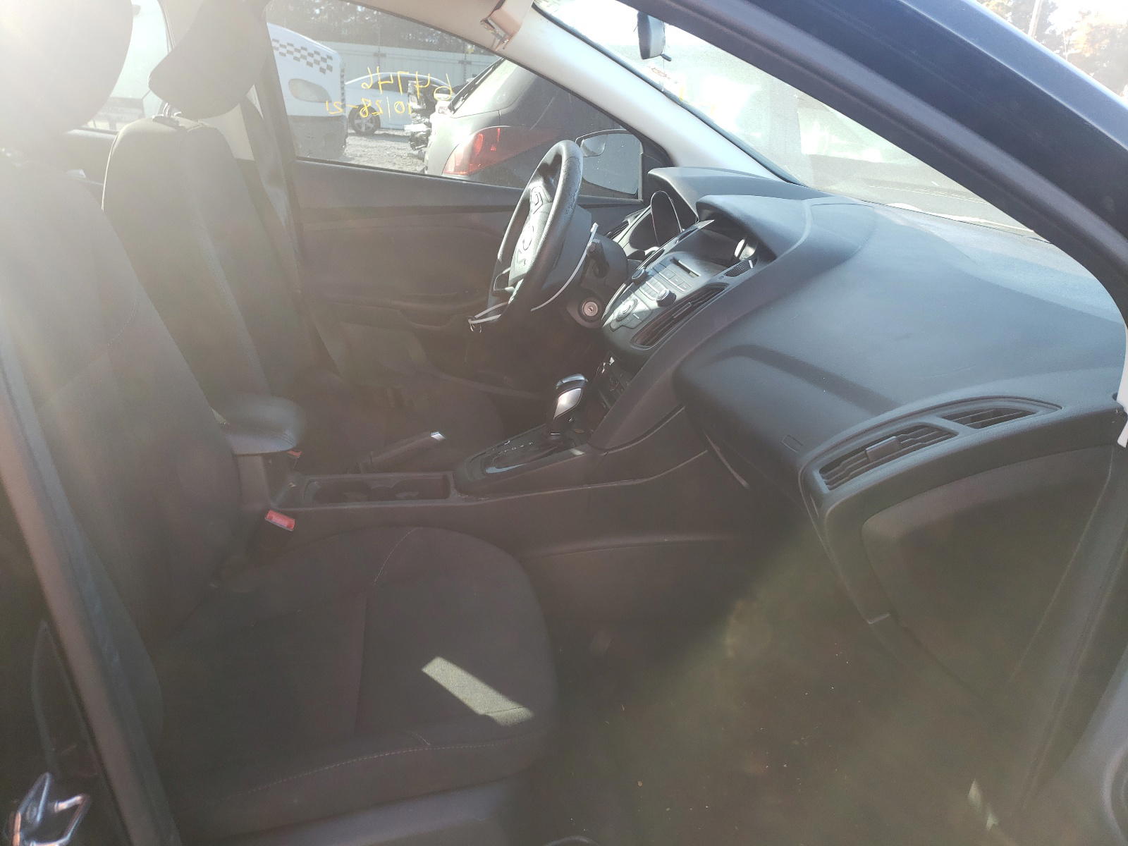 Photo 5 from auction – 2016 FORD FOCUS with VIN 1FADP3K21GL364746