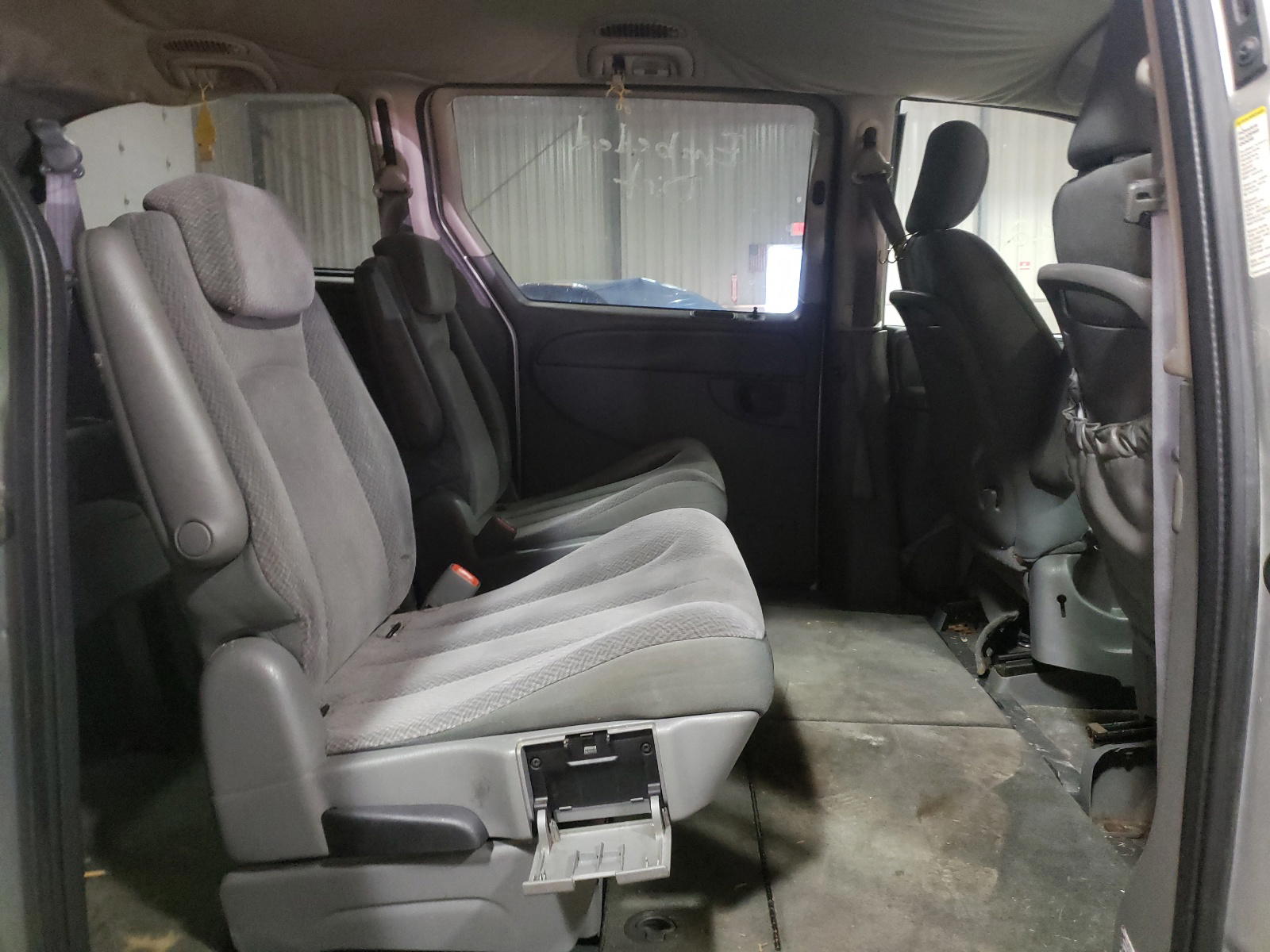 Photo 6 from auction – 2005 DODGE GRAND CARA with VIN 2D4GP44L65R302852