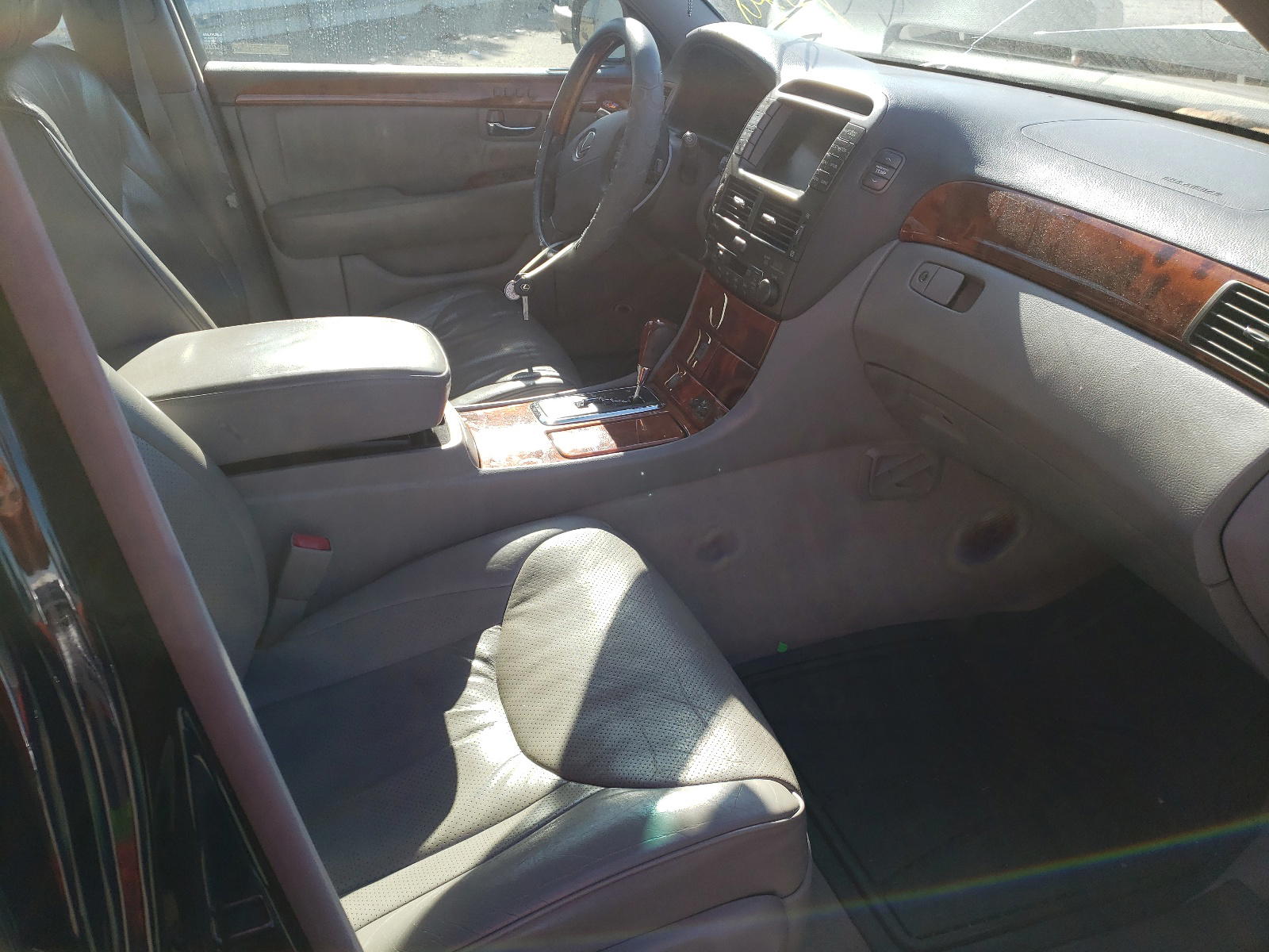 Photo 5 from auction – 2003 LEXUS LS 430 with VIN JTHBN30F830101290