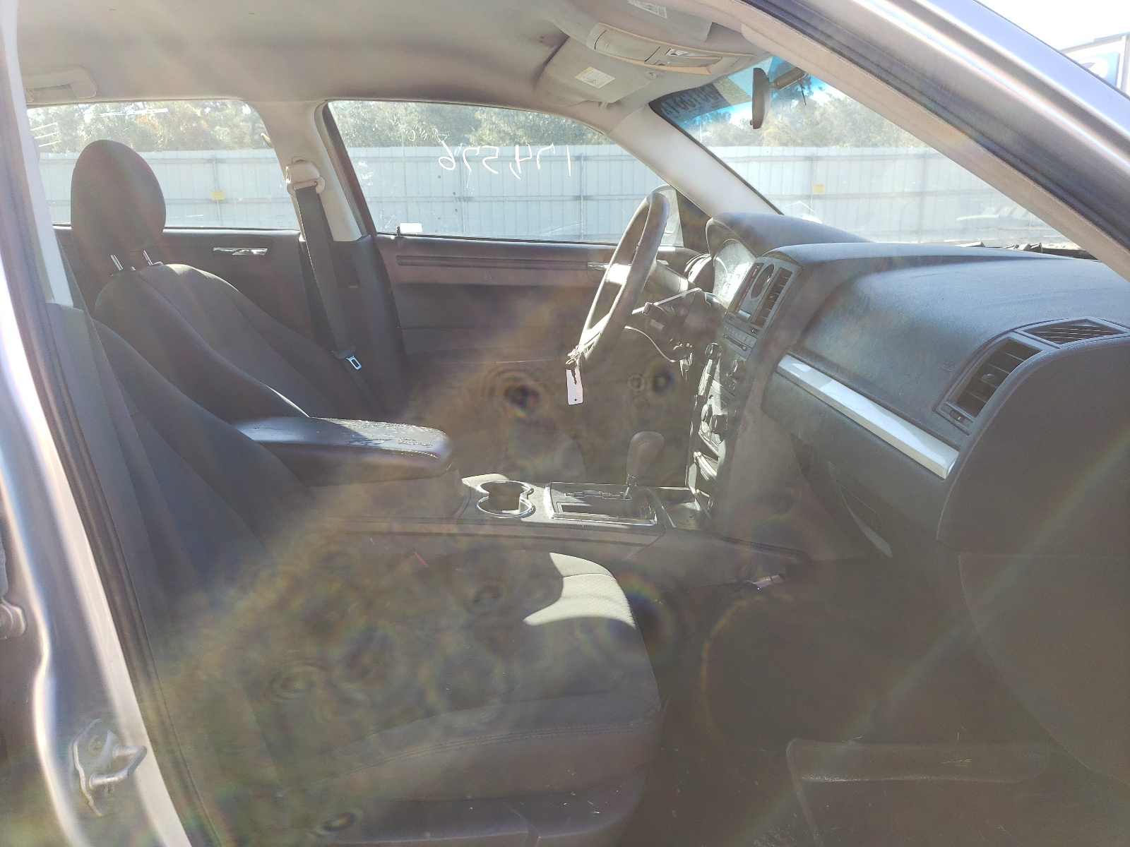 Photo 5 from auction – 2008 CHRYSLER 300 LX with VIN 2C3KA43R18H155451