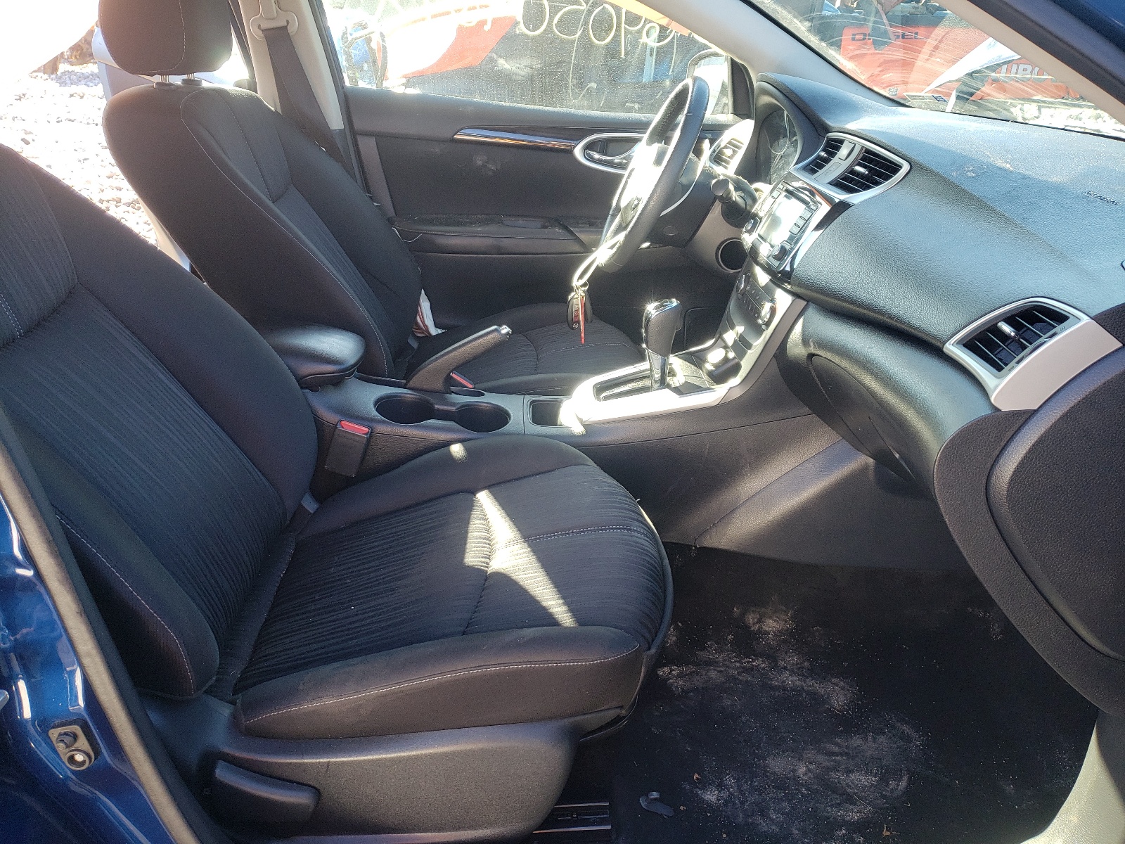 Photo 5 from auction – 2017 NISSAN SENTRA S with VIN 3N1AB7AP8HY323641