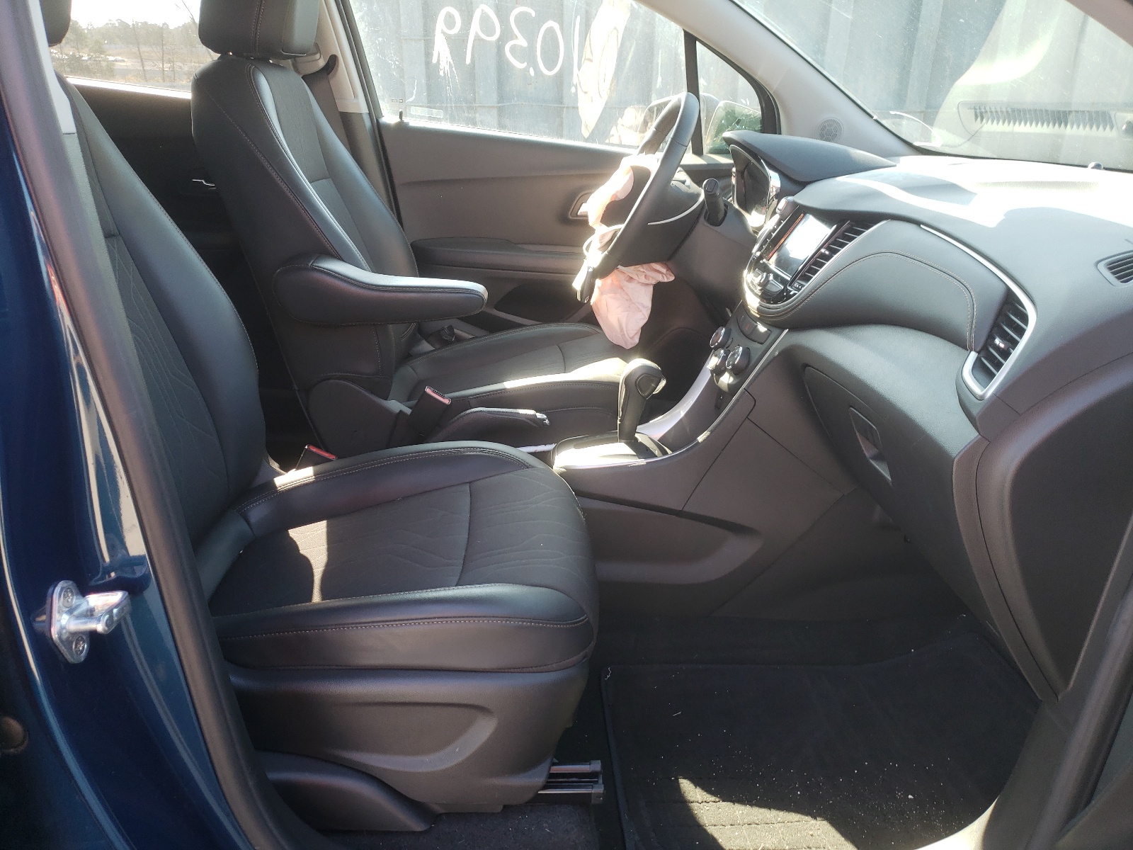 Photo 5 from auction – 2020 CHEVROLET TRAX 1LT with VIN KL7CJLSB9LB333135
