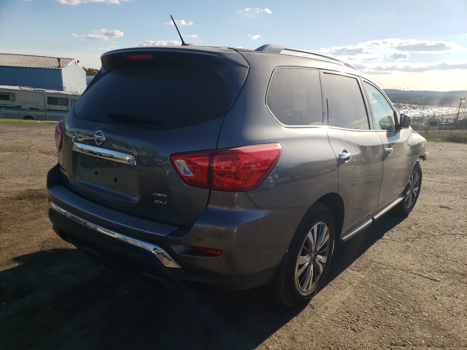 Photo 4 from auction – 2018 NISSAN PATHFINDER with VIN 5N1DR2MM9JC631681