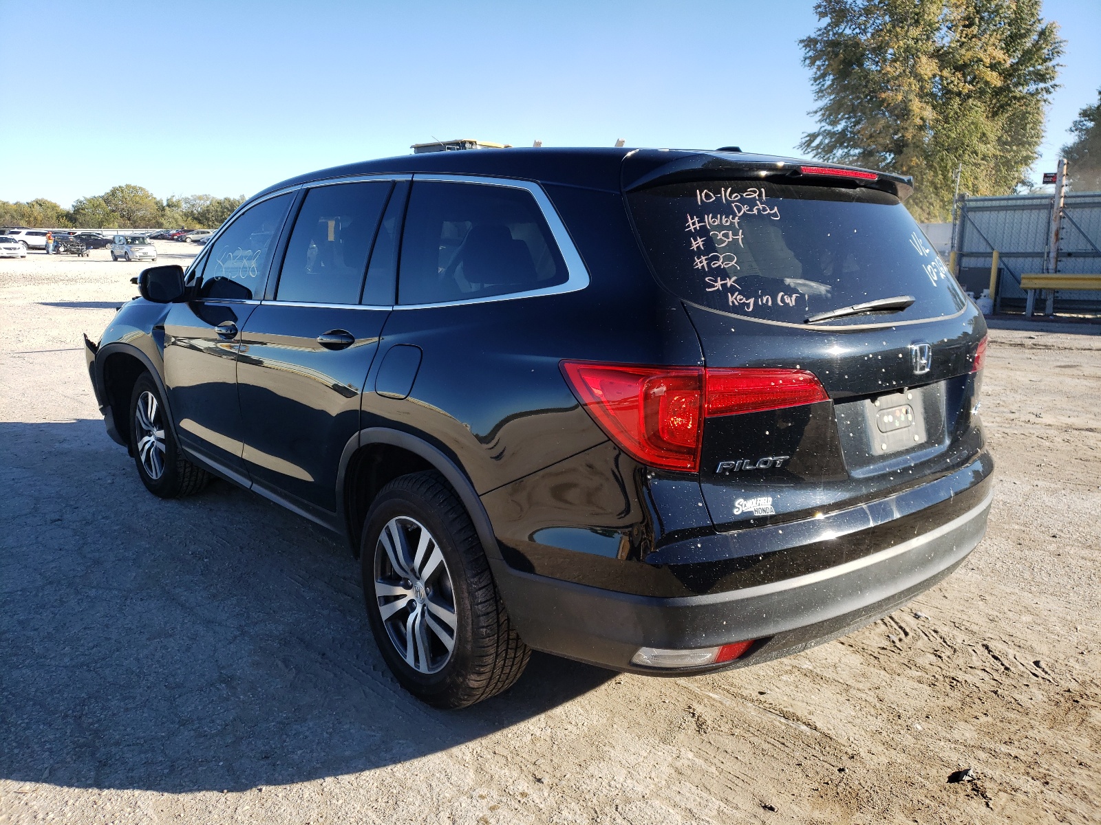Photo 3 from auction – 2016 HONDA PILOT EXL with VIN 5FNYF6H5XGB023401