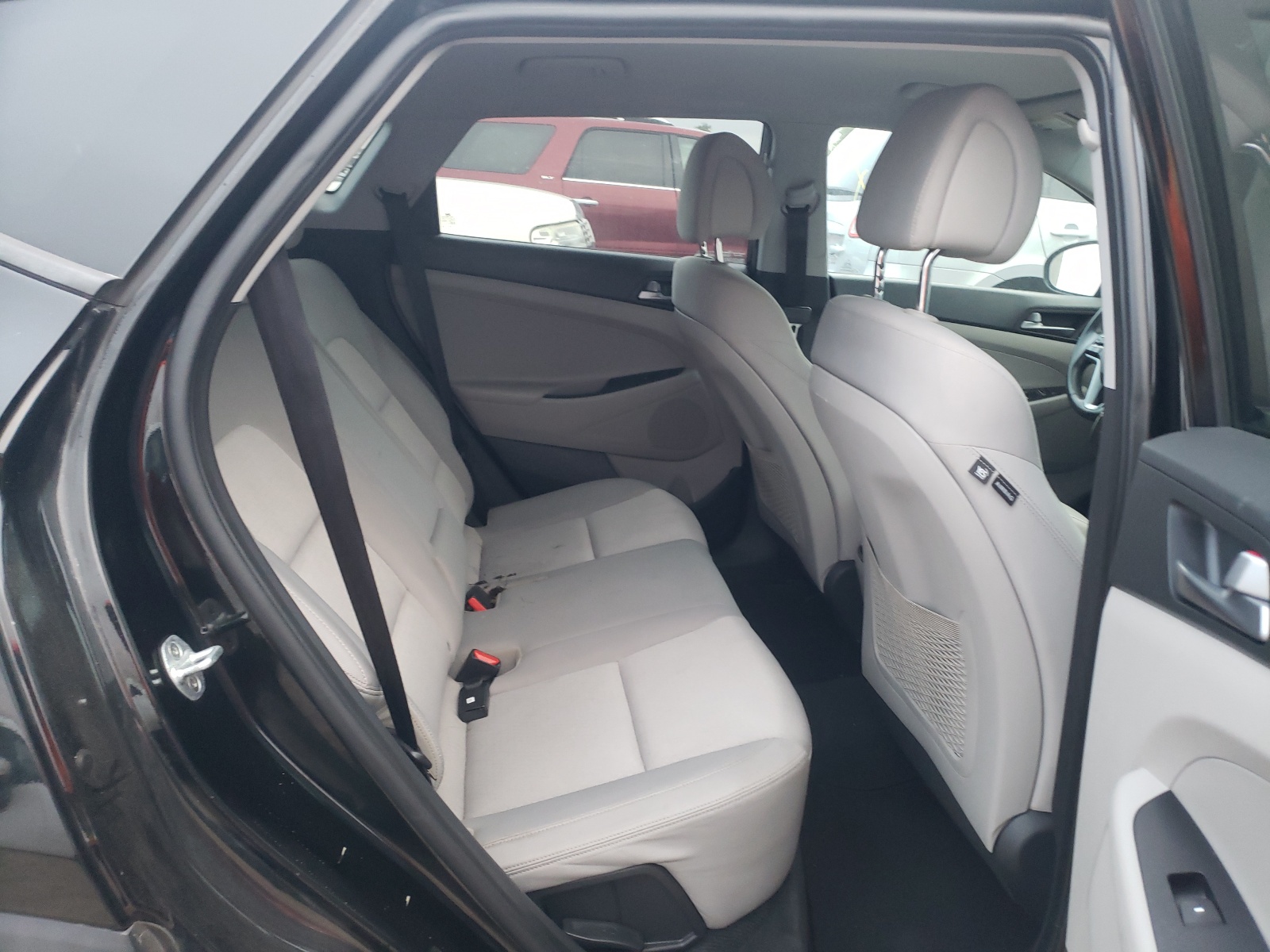 Photo 6 from auction – 2017 HYUNDAI TUCSON LIM with VIN KM8J3CA26HU443928