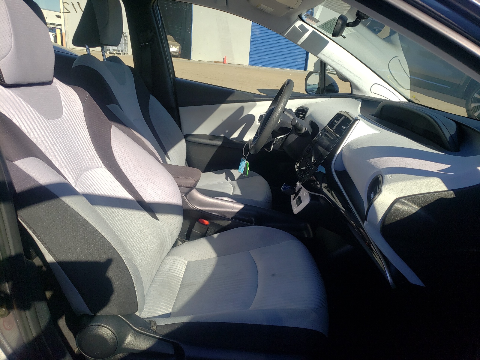 Photo 5 from auction – 2016 TOYOTA PRIUS with VIN JTDKBRFU2G3010524