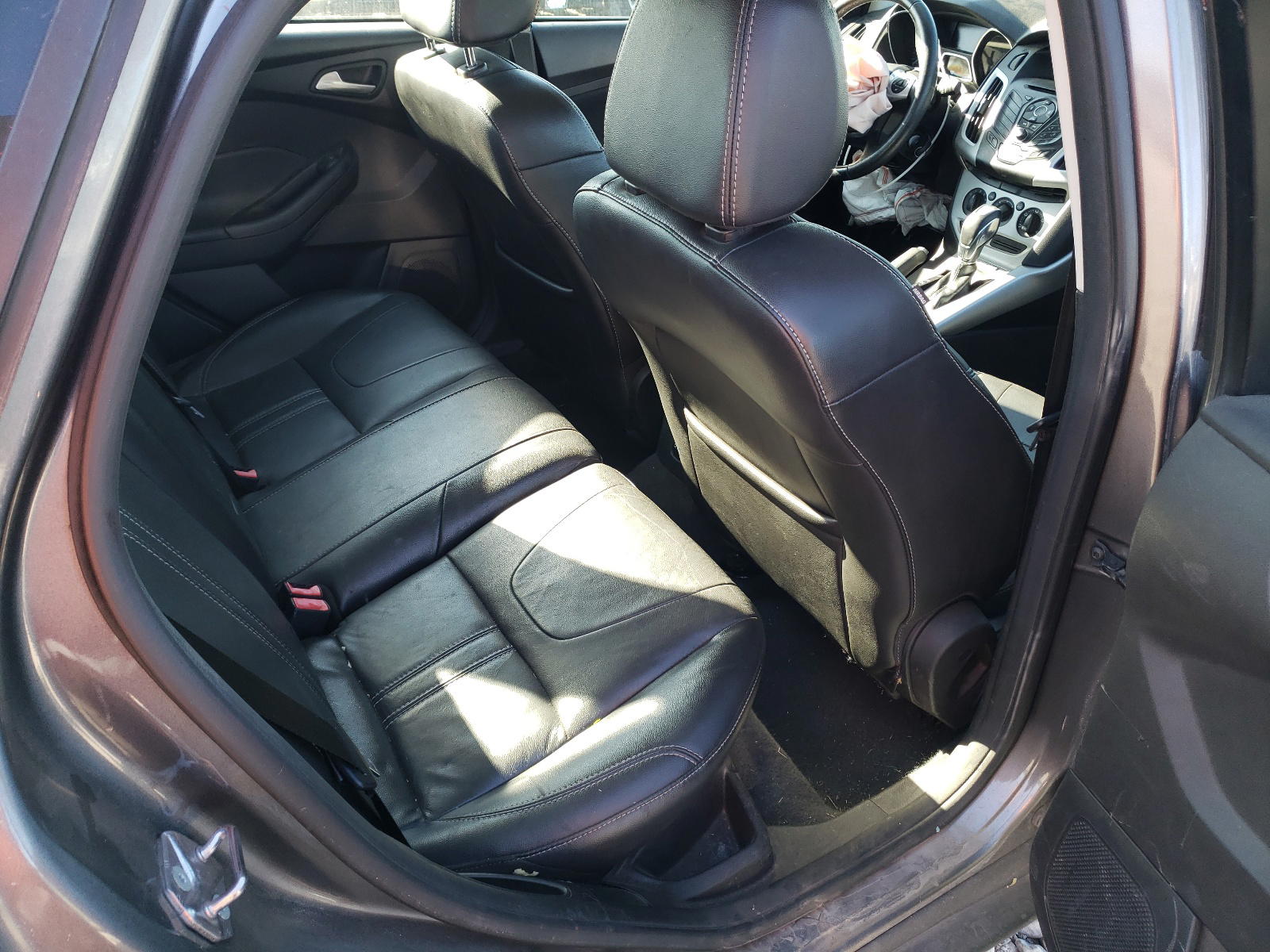 Photo 6 from auction – 2014 FORD FOCUS SE with VIN 1FADP3F2XEL405690