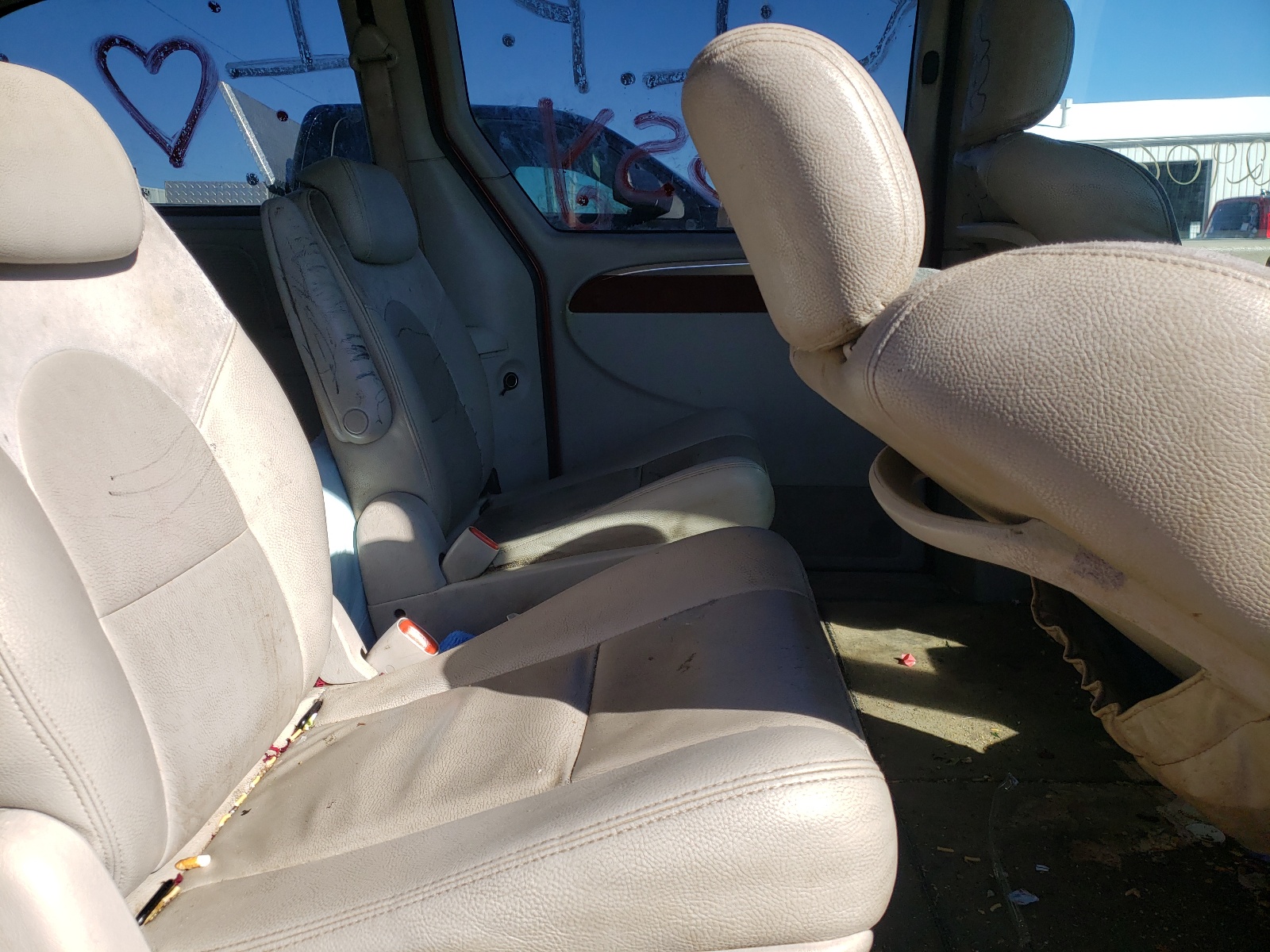 Photo 6 from auction – 2005 CHRYSLER TOWN & COU with VIN 2C8GP64L35R481973