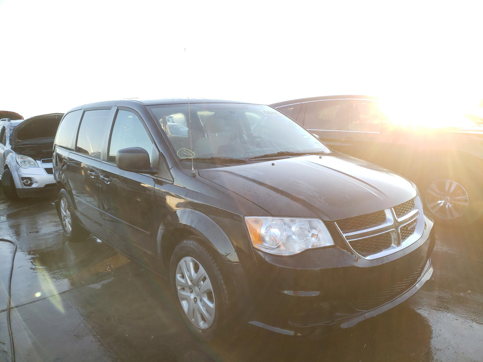 DODGE GRAND CARA 2017 with VIN 2C4RDGBG8HR694503 - Photo from auction