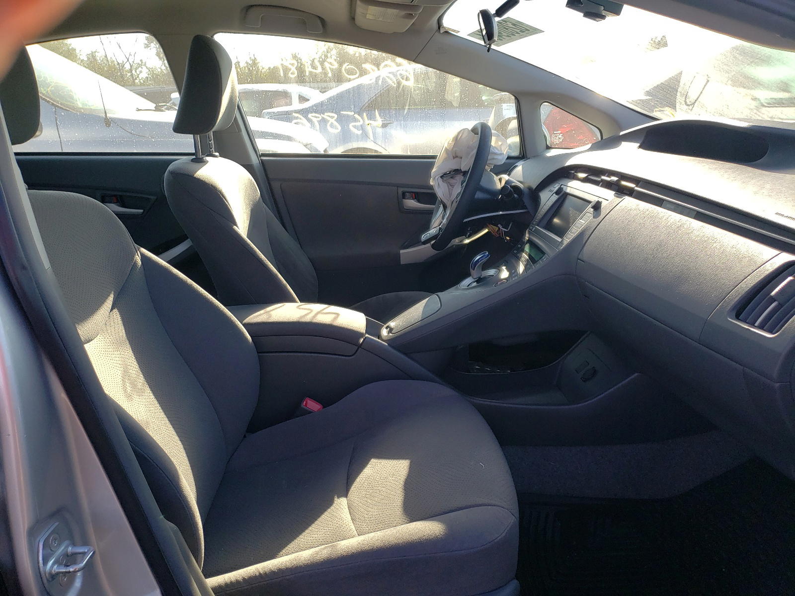 Photo 5 from auction – 2011 TOYOTA PRIUS with VIN JTDKN3DU2B5368162