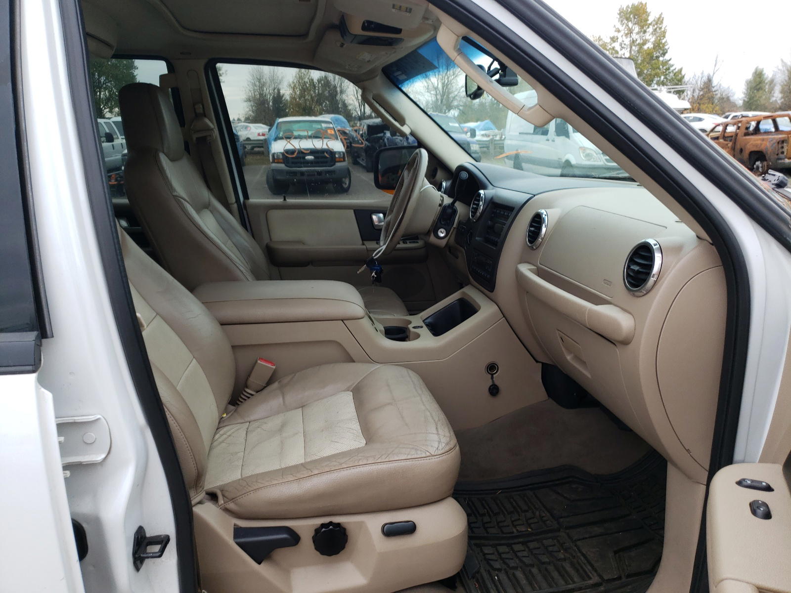 Photo 5 from auction – 2003 FORD EXPEDITION with VIN 1FMFU18L73LB03336