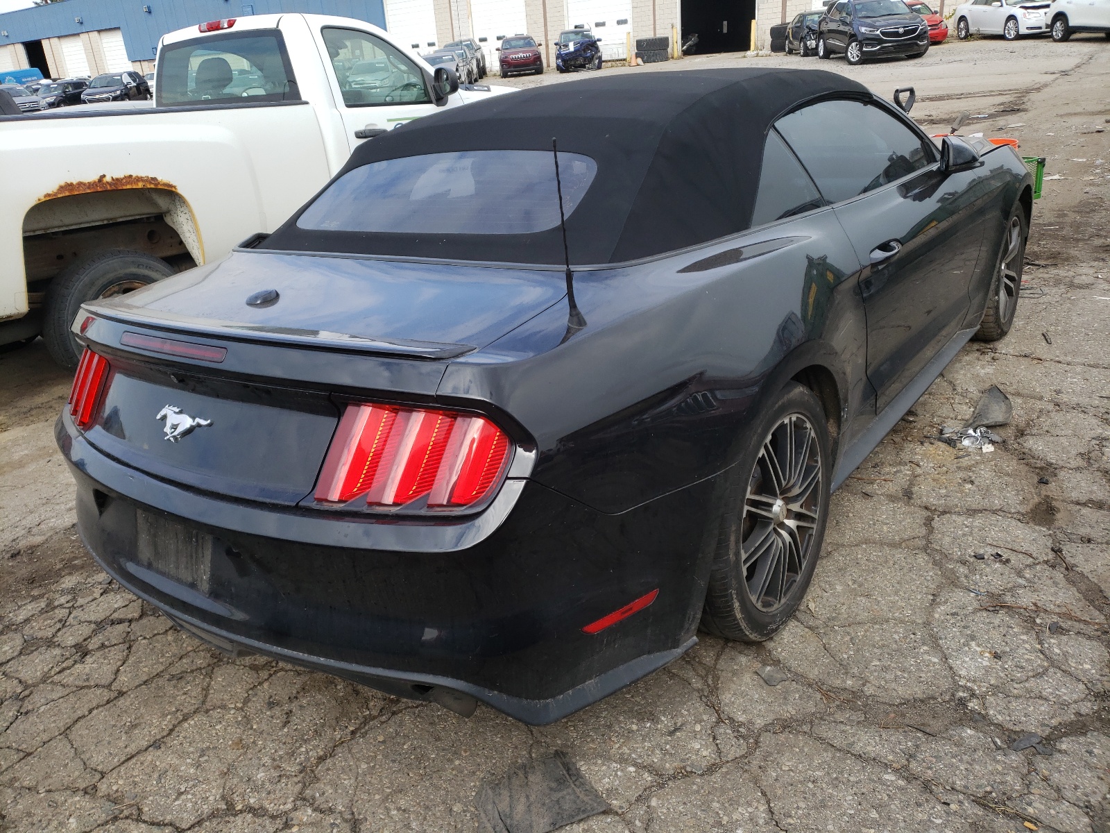 Photo 4 from auction – 2016 FORD MUSTANG with VIN 1FATP8UH6G5274460