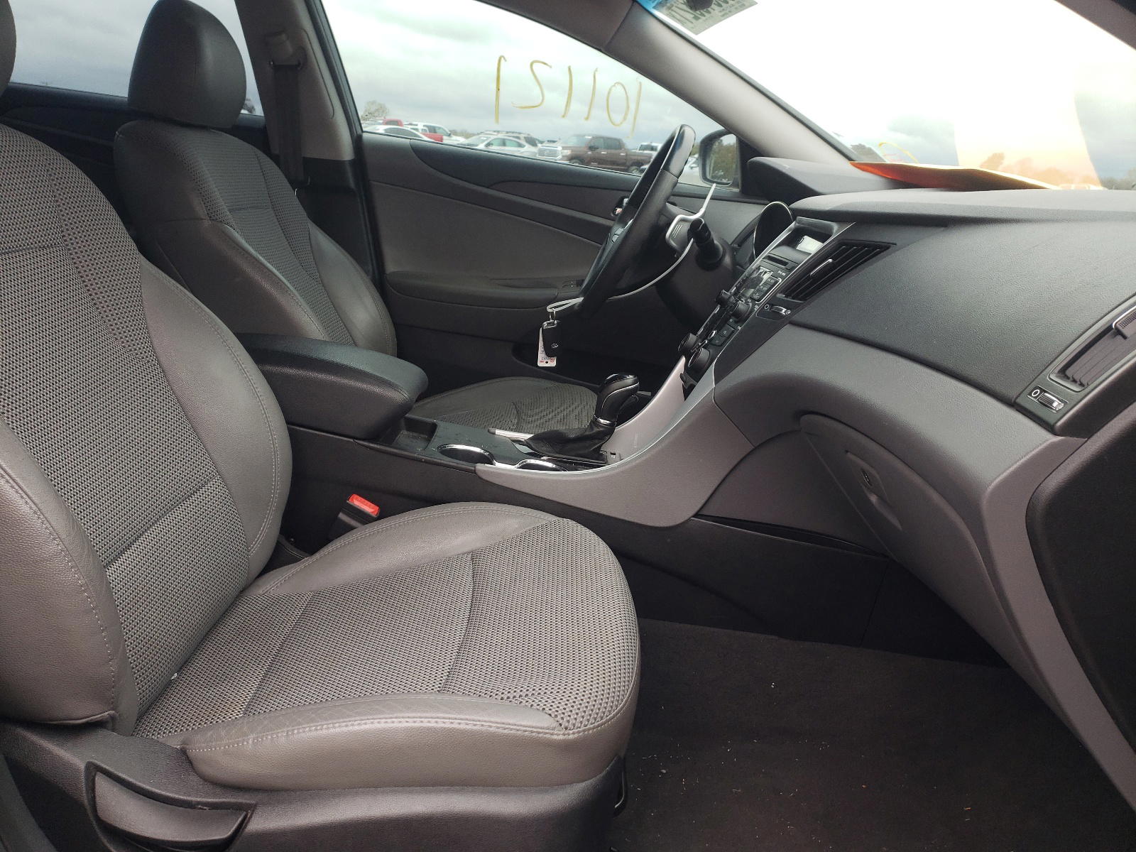 Photo 5 from auction – 2011 HYUNDAI SONATA SE with VIN 5NPEC4AC7BH290921