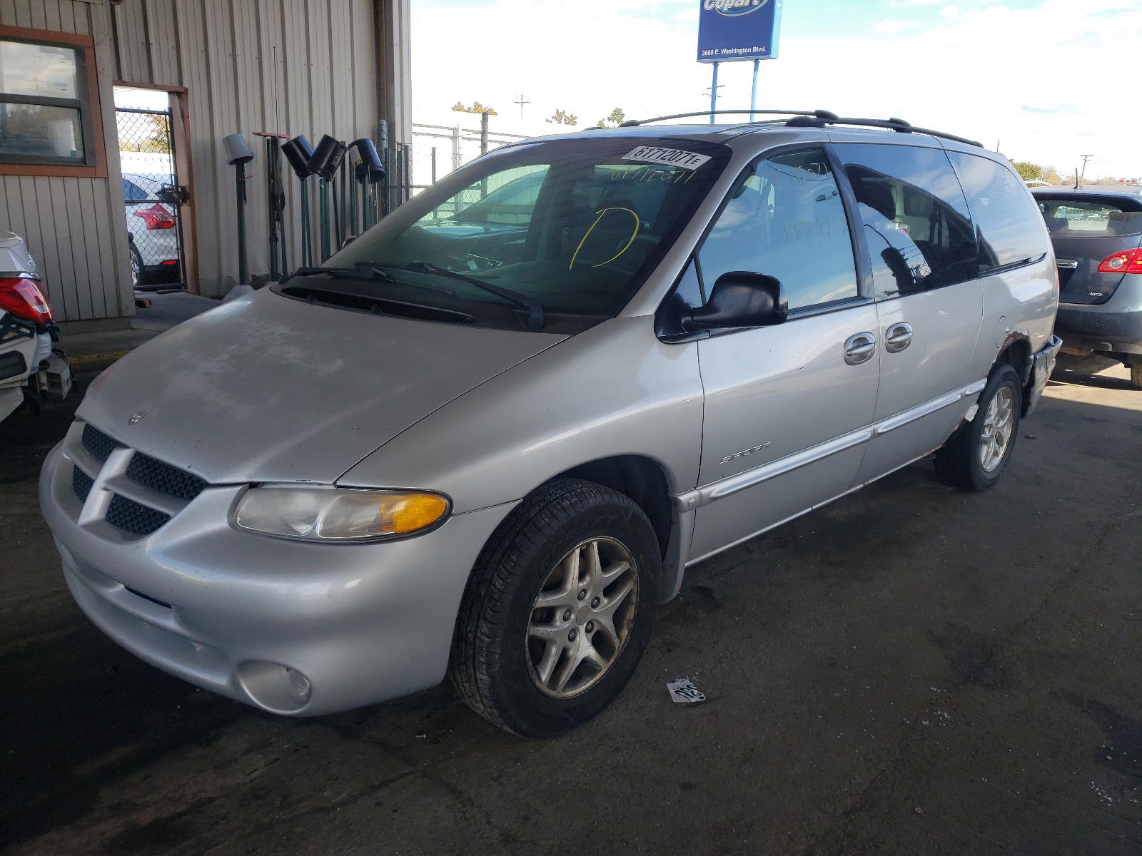Photo 2 from auction – 2000 DODGE GRAND CARA with VIN 1B4GP44G6YB659660