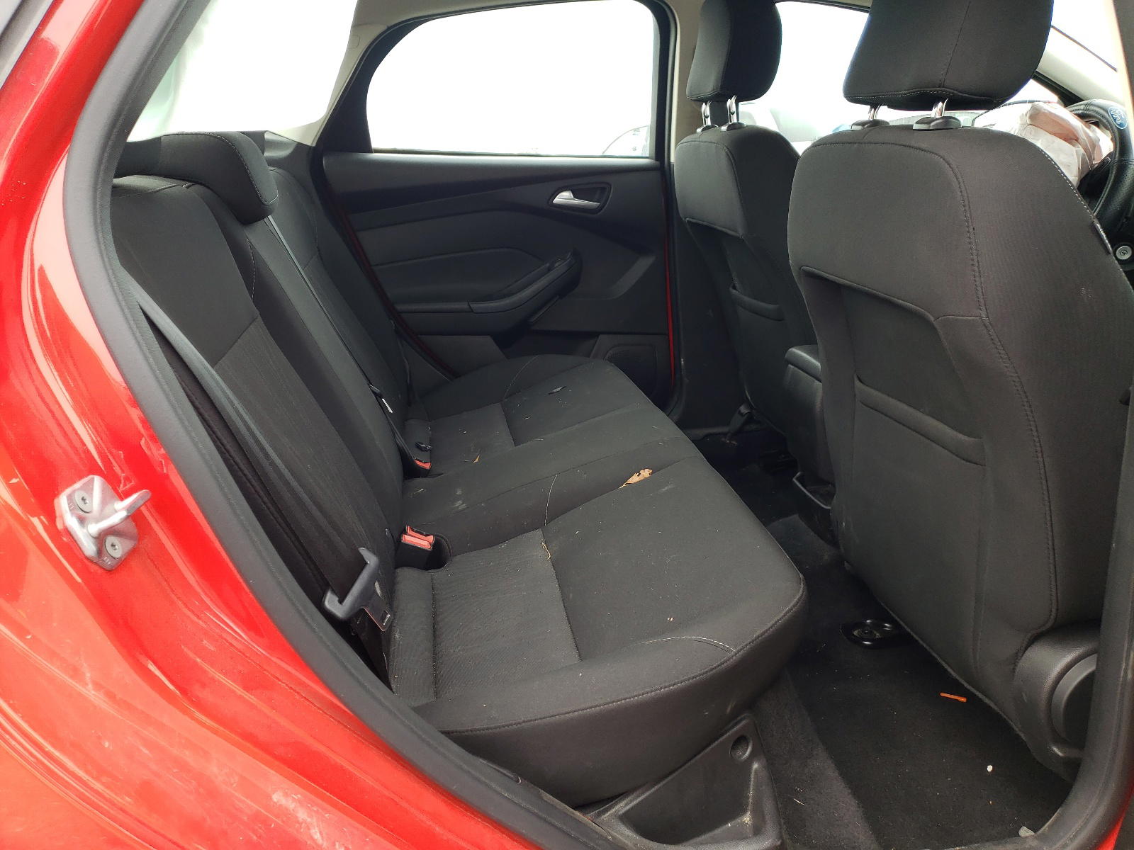 Photo 6 from auction – 2015 FORD FOCUS SE with VIN 1FADP3F23FL329537