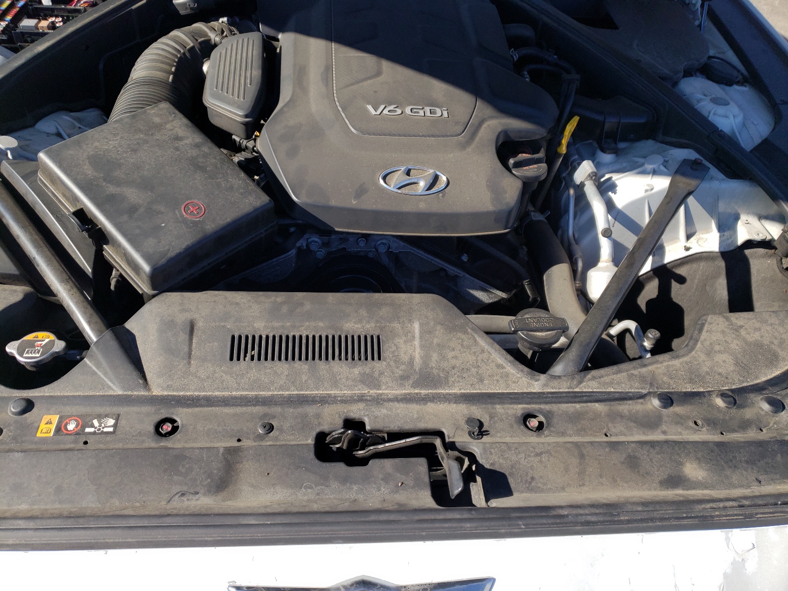 Photo 7 from auction – 2015 HYUNDAI GENESIS 3. with VIN KMHGN4JE6FU084288
