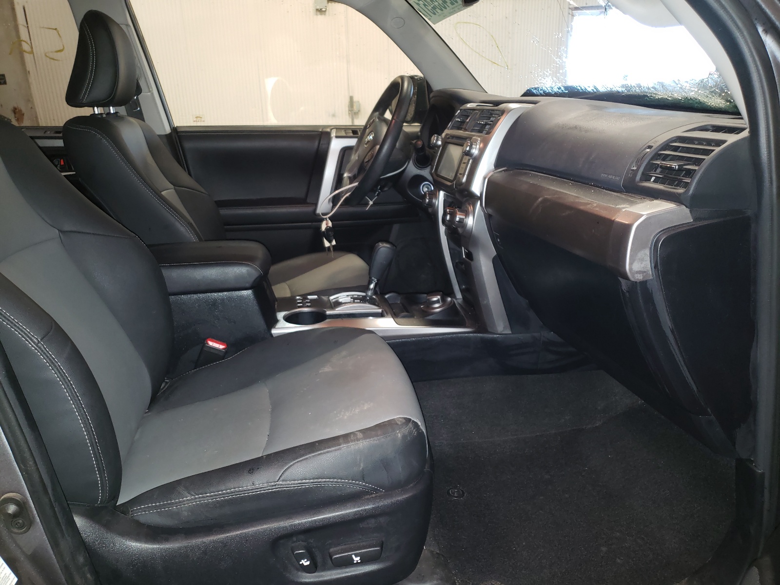 Photo 5 from auction – 2019 TOYOTA 4RUNNER SR with VIN JTEBU5JR9K5643066