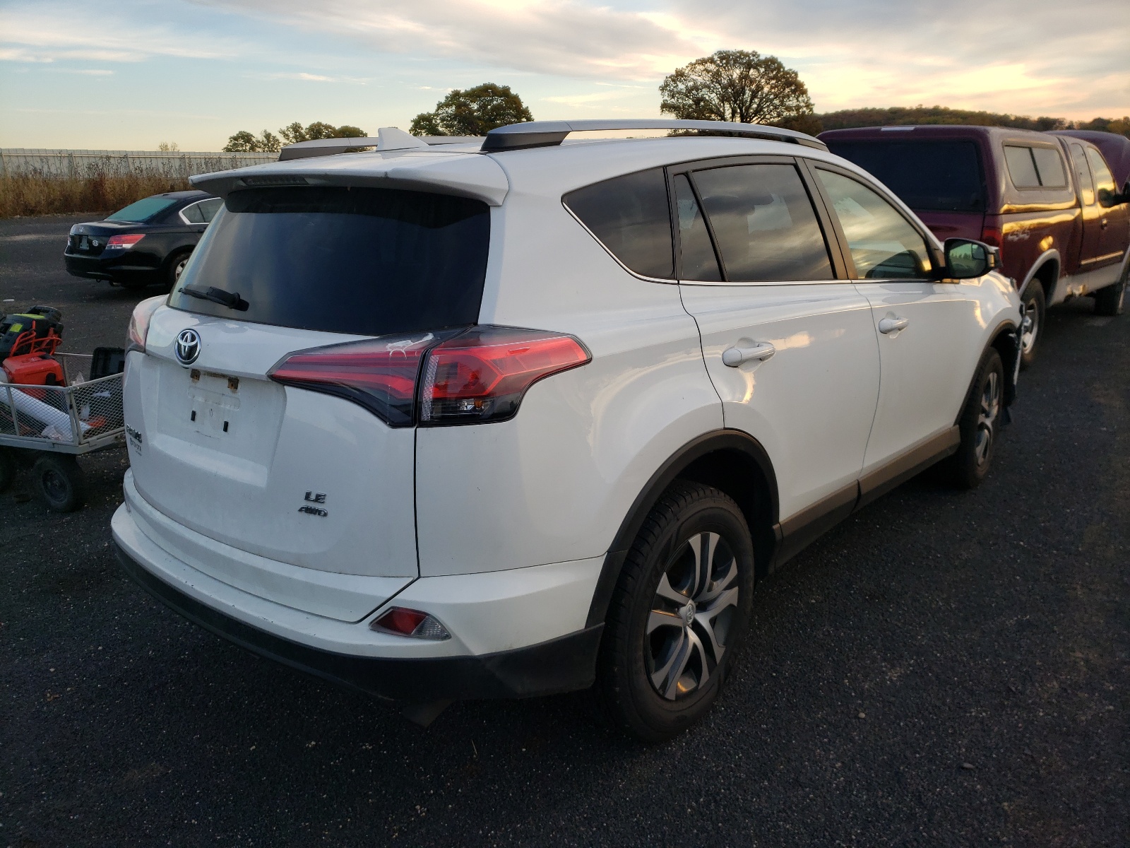 Photo 4 from auction – 2017 TOYOTA RAV4 LE with VIN JTMBFREV4HJ159142