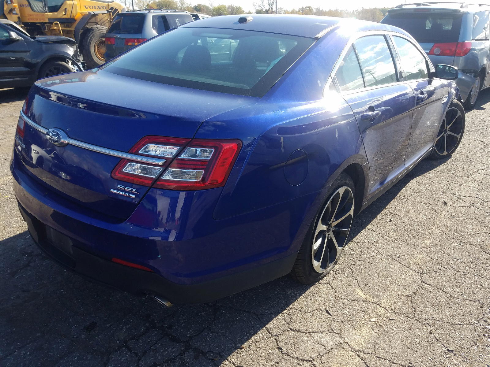 Photo 4 from auction – 2015 FORD TAURUS SEL with VIN 1FAHP2E88FG127397