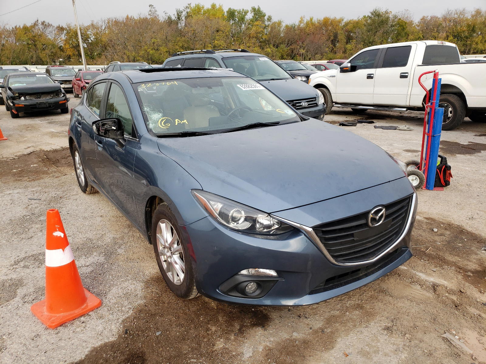 MAZDA 3 TOURING 2016 with VIN 3MZBM1M73GM323764 - Photo from auction