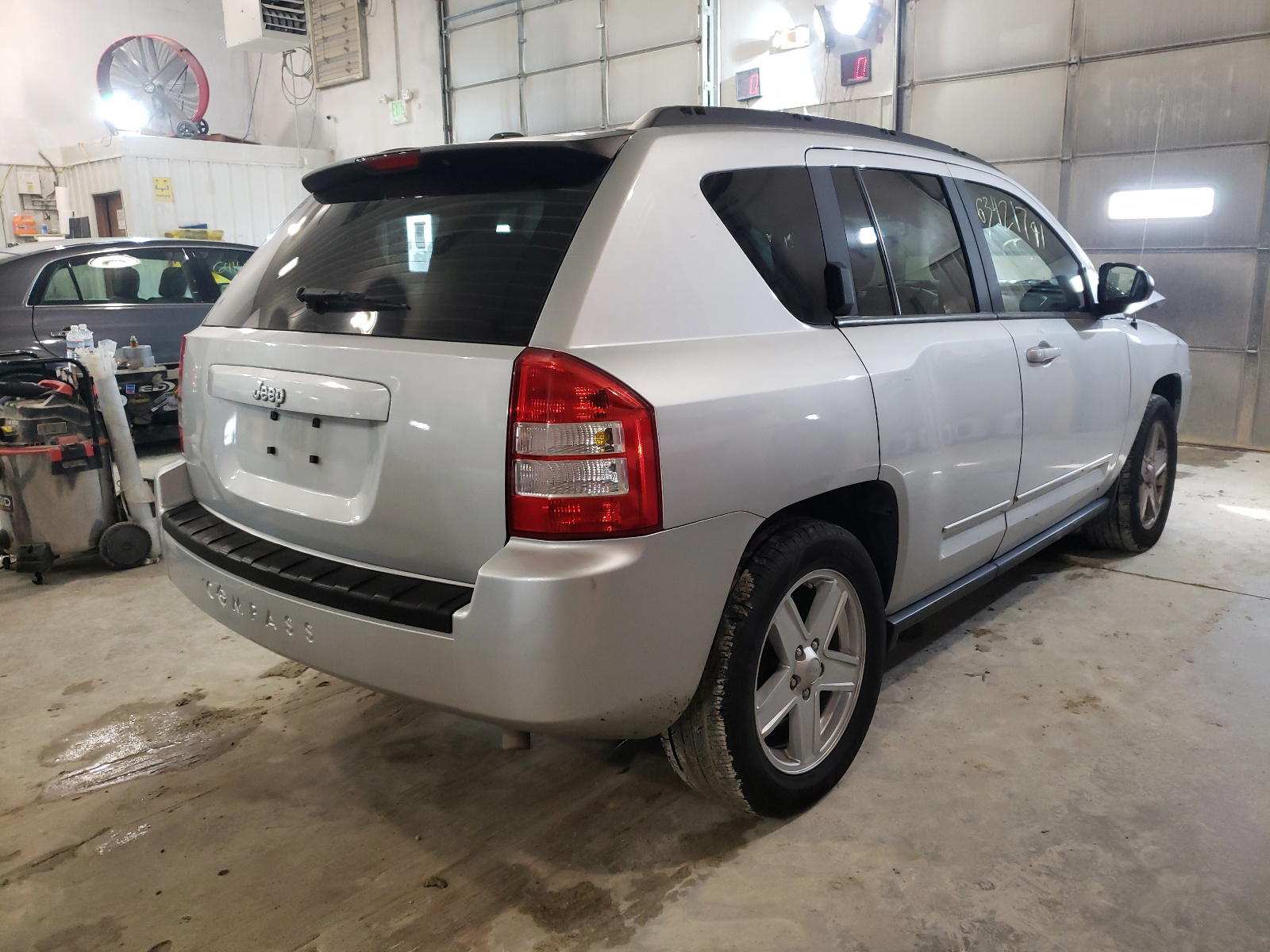 Photo 4 from auction – 2010 JEEP COMPASS SP with VIN 1J4NT4FB7AD506460