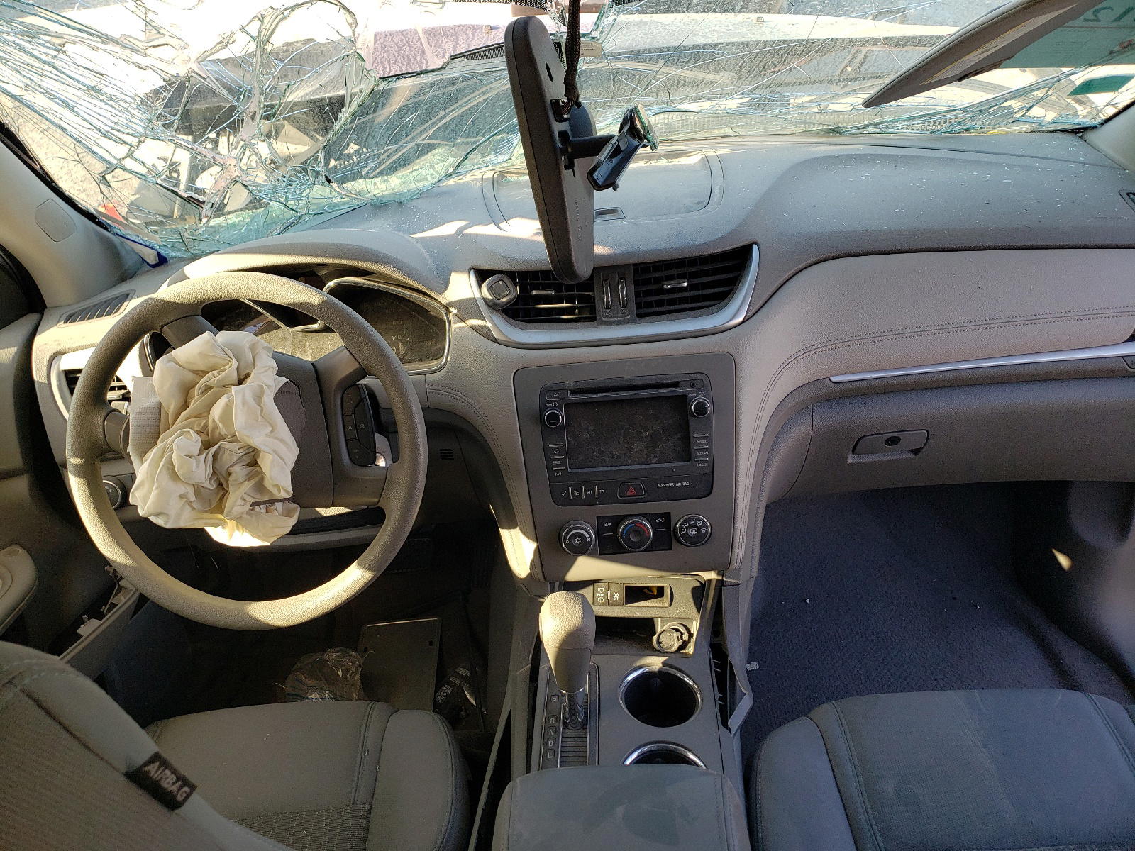 Photo 10 from auction – 2014 CHEVROLET TRAVERSE L with VIN 1GNKRFKD7EJ347335