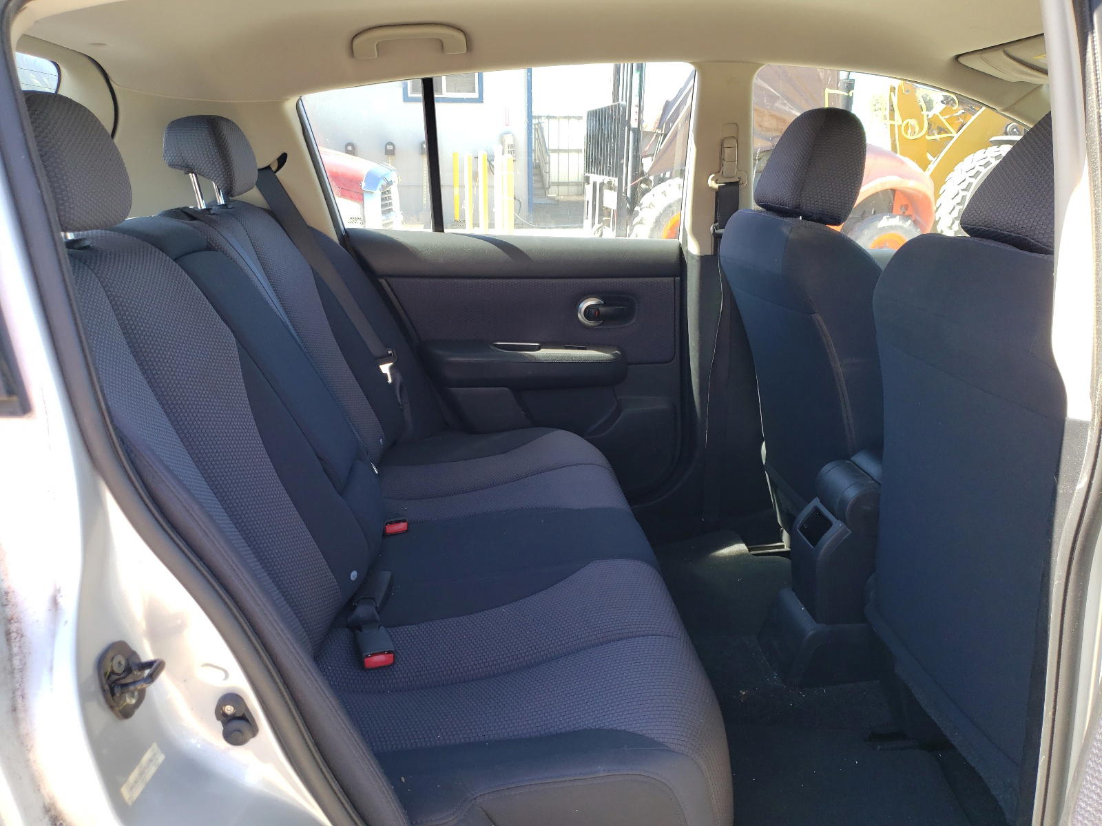 Photo 6 from auction – 2007 NISSAN VERSA S with VIN 3N1BC13E27L378155