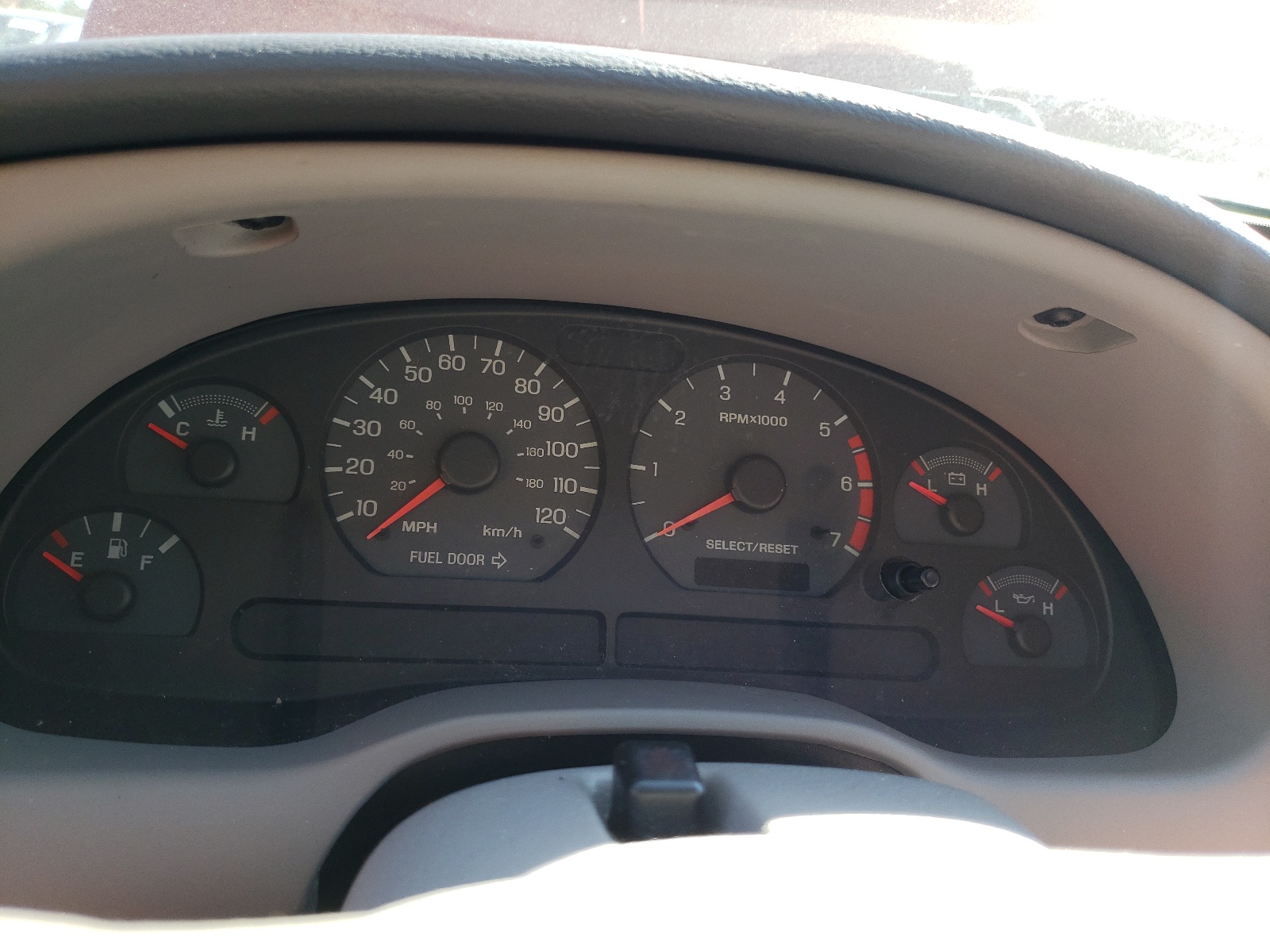 Photo 8 from auction – 2004 FORD MUSTANG with VIN 1FAFP40694F145435