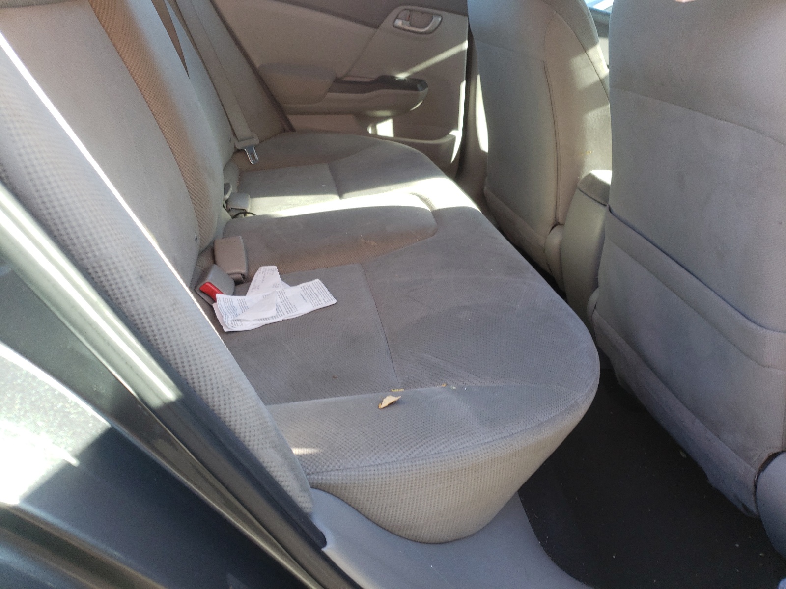 Photo 6 from auction – 2006 HONDA CIVIC LX with VIN 19XFB2F50CE007822