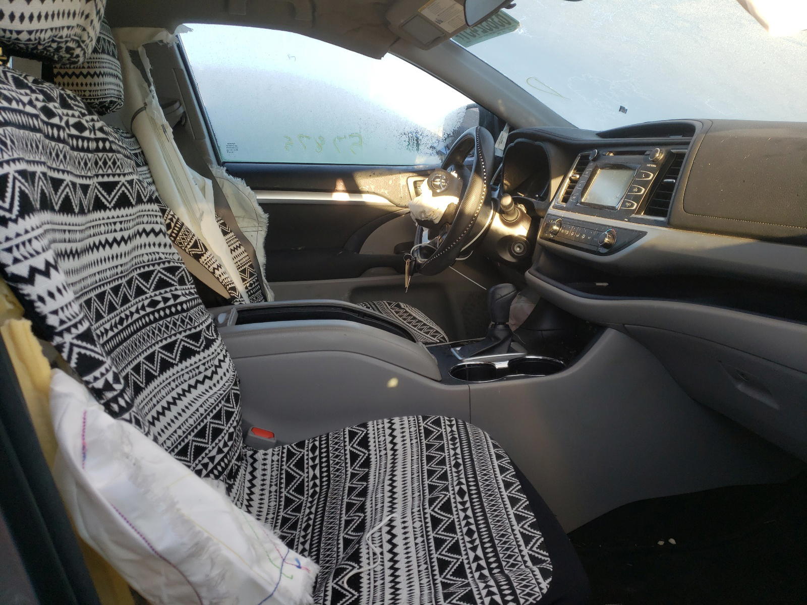 Photo 5 from auction – 2017 TOYOTA HIGHLANDER with VIN 5TDBZRFH5HS427814