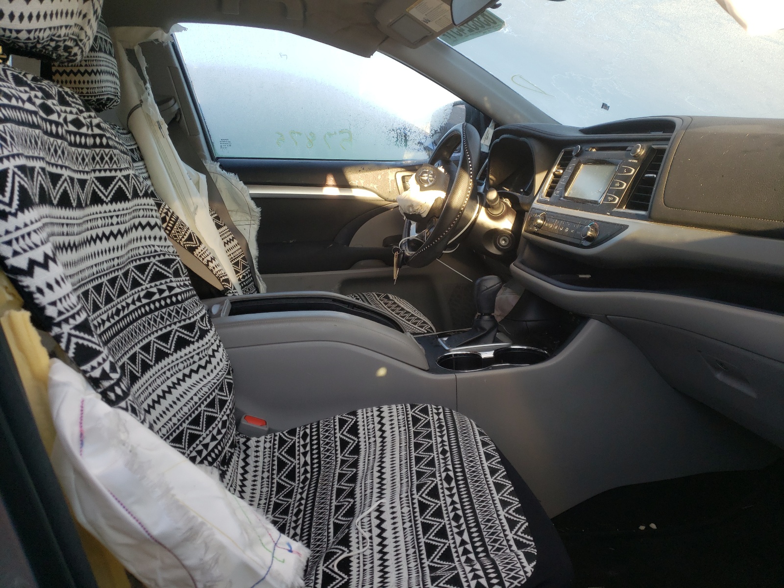 Фото 5 с аукциона – 2017 TOYOTA HIGHLANDER с VIN 5TDBZRFH5HS427814