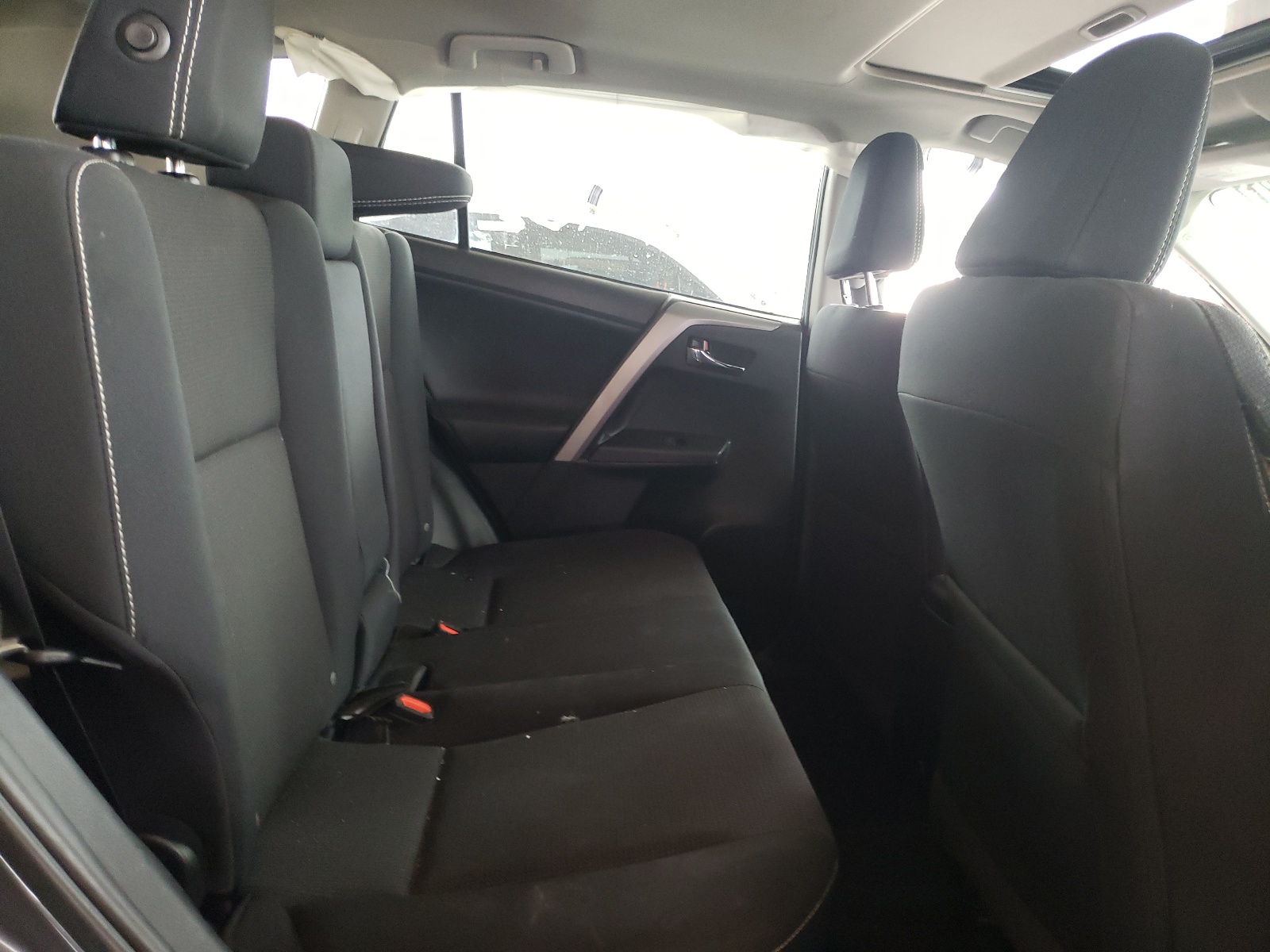 Photo 6 from auction – 2016 TOYOTA RAV4 XLE with VIN 2T3WFREV3GW301868