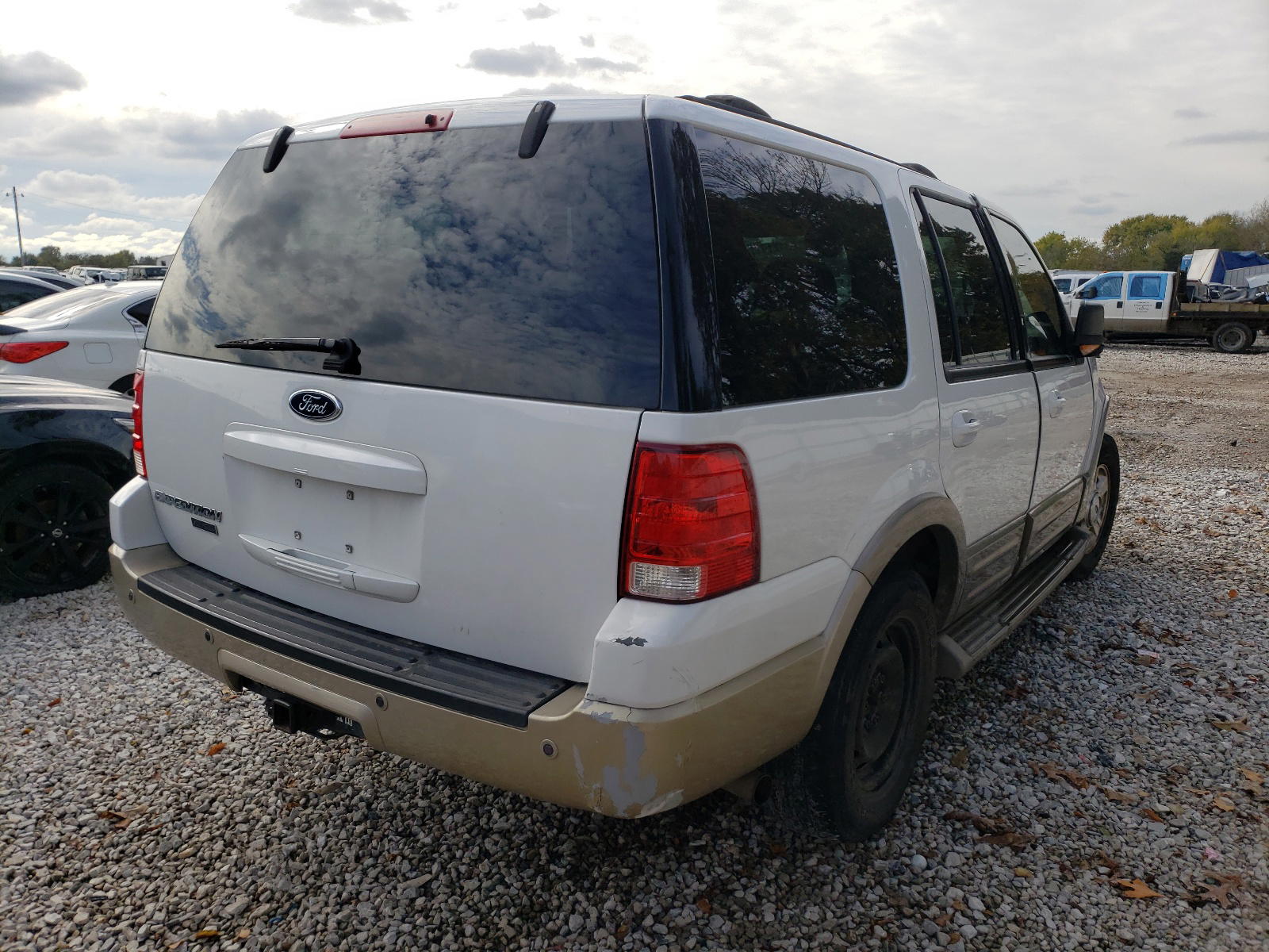 Photo 4 from auction – 2004 FORD EXPEDITION with VIN 1FMPU17L64LB30034