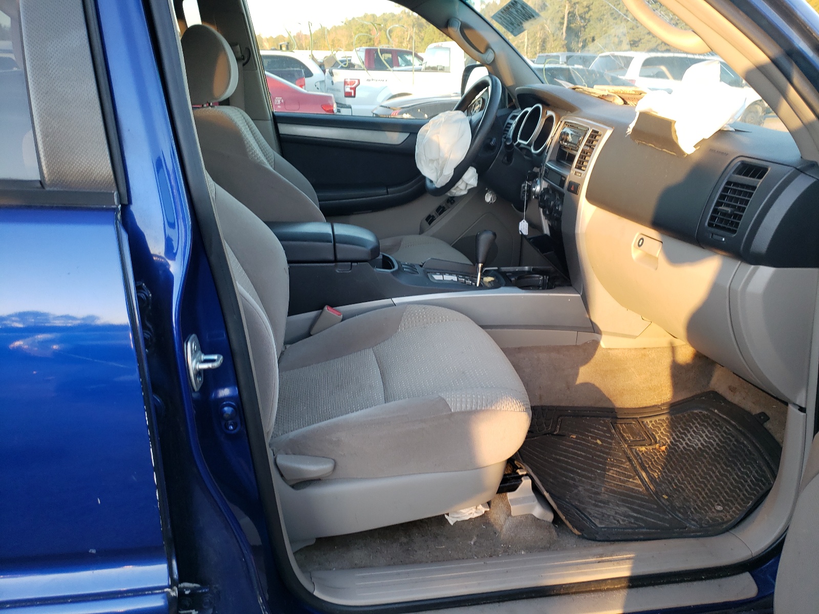 Zdjęcie 5 z aukcji – 2004 TOYOTA 4RUNNER SR z VIN JTEBU14R948013778
