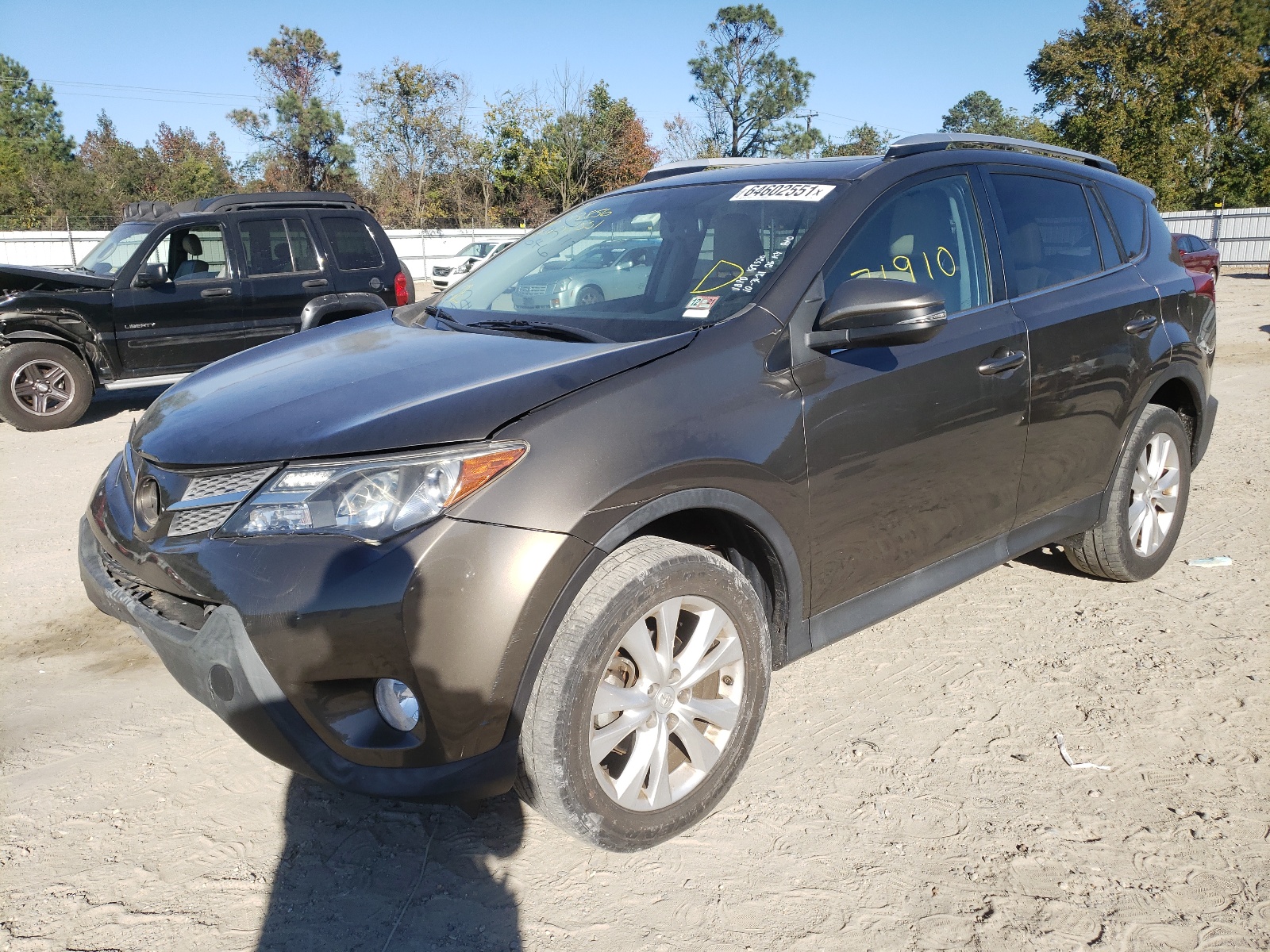 Photo 2 from auction – 2014 TOYOTA RAV4 LIMIT with VIN 2T3YFREV1EW113856